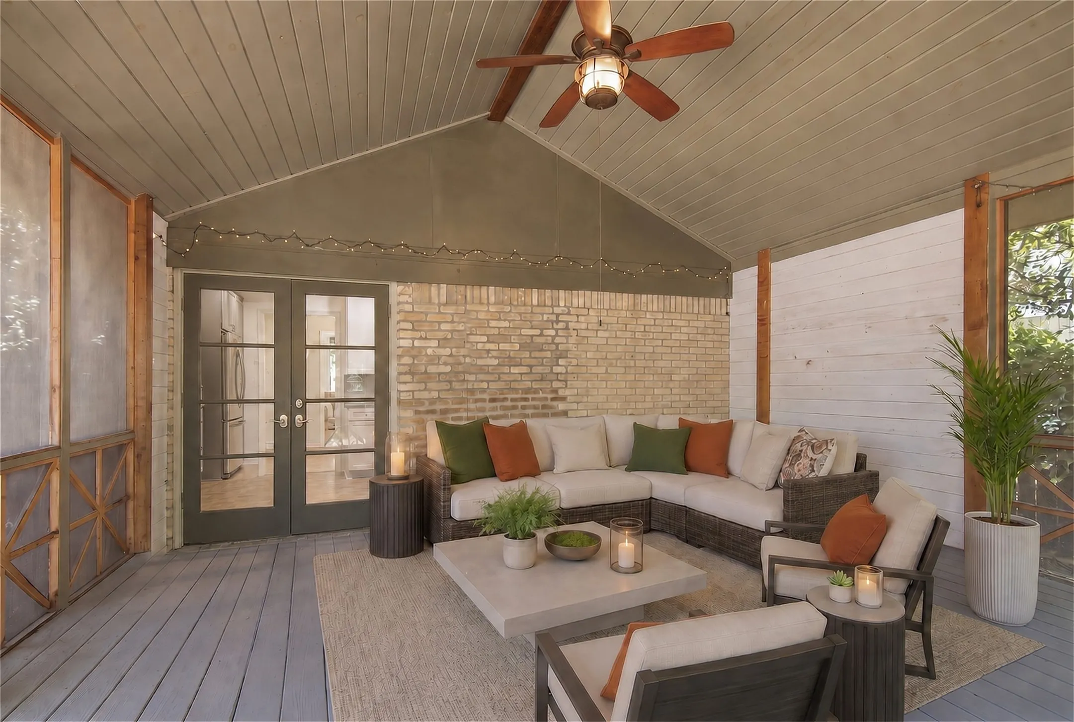 Single Family Residence For Sale in Dallas County , 2307 Lawndale Drive, Dallas, Texas 75211, 3 Bedroom, 1 Bathroom, 2 Garage spaces, 1,348 Sqft, built in 1941, mls#21407256, Real Estate Agent in Dallas, Homes For Sale in Dallas county, Homes For Sale in Dallas, Realtor in Dallas Texas, Real Estate Brokerage Independent Realty Texas, Luminita Cordes Realtor
