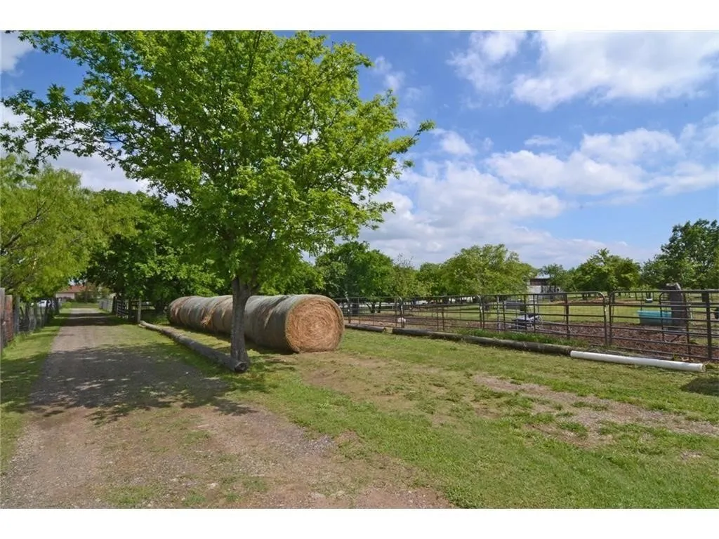 Single Family Residence For Rent in Denton County , 2415 W Eldorado Parkway, Little Elm, Texas 75068, 3 Bedroom, 3 Bathroom, 3 Garage spaces, 3,384 Sqft, built in 1995, mls#21405709, Real Estate Agent in Little Elm, Homes For Rent in Denton county, Homes For Rent in Little Elm, Realtor in Little Elm Texas, Real Estate Brokerage Independent Realty Texas, Luminita Cordes Realtor