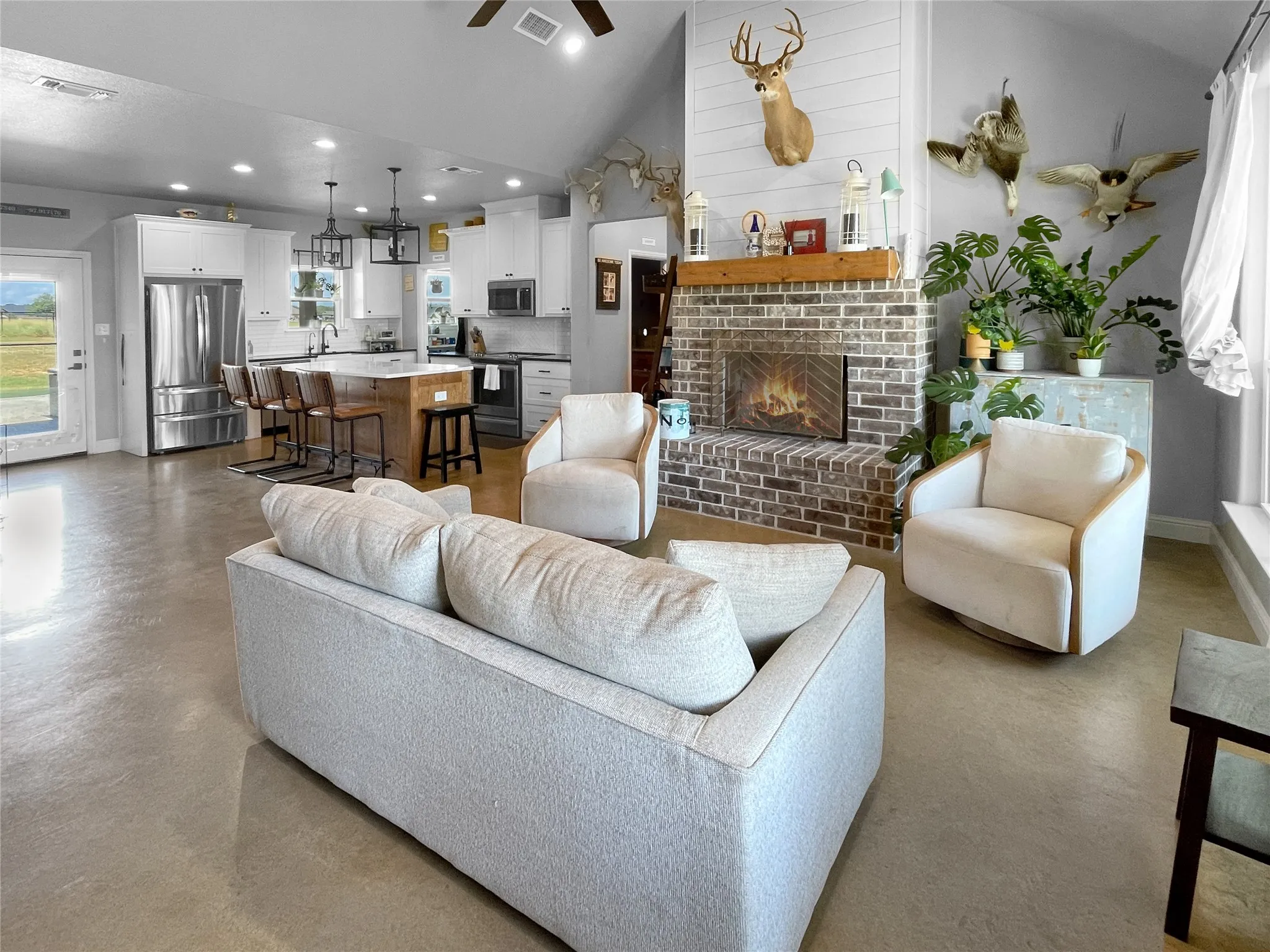 Vaulted ceiling with a ceiling fan