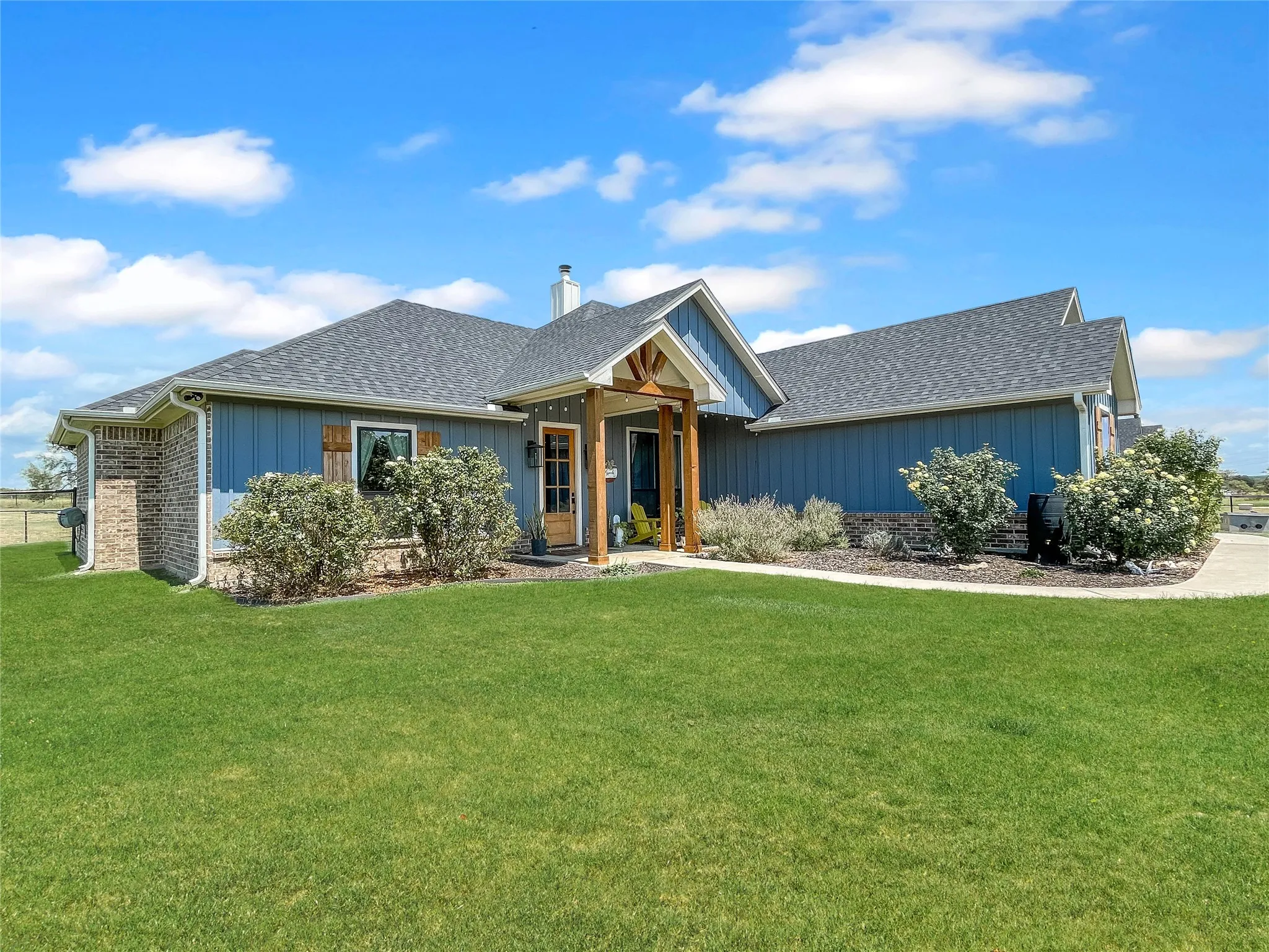 Single Family Residence For Rent in Parker County , 1011 Young Bend Road, Weatherford, Texas 76087, 4 Bedroom, 2 Bathroom, 2 Garage spaces, 1,926 Sqft, built in 2020, mls#21407279, Real Estate Agent in Weatherford, Homes For Rent in Parker county, Homes For Rent in Weatherford, Realtor in Weatherford Texas, Real Estate Brokerage Independent Realty Texas, Luminita Cordes Realtor