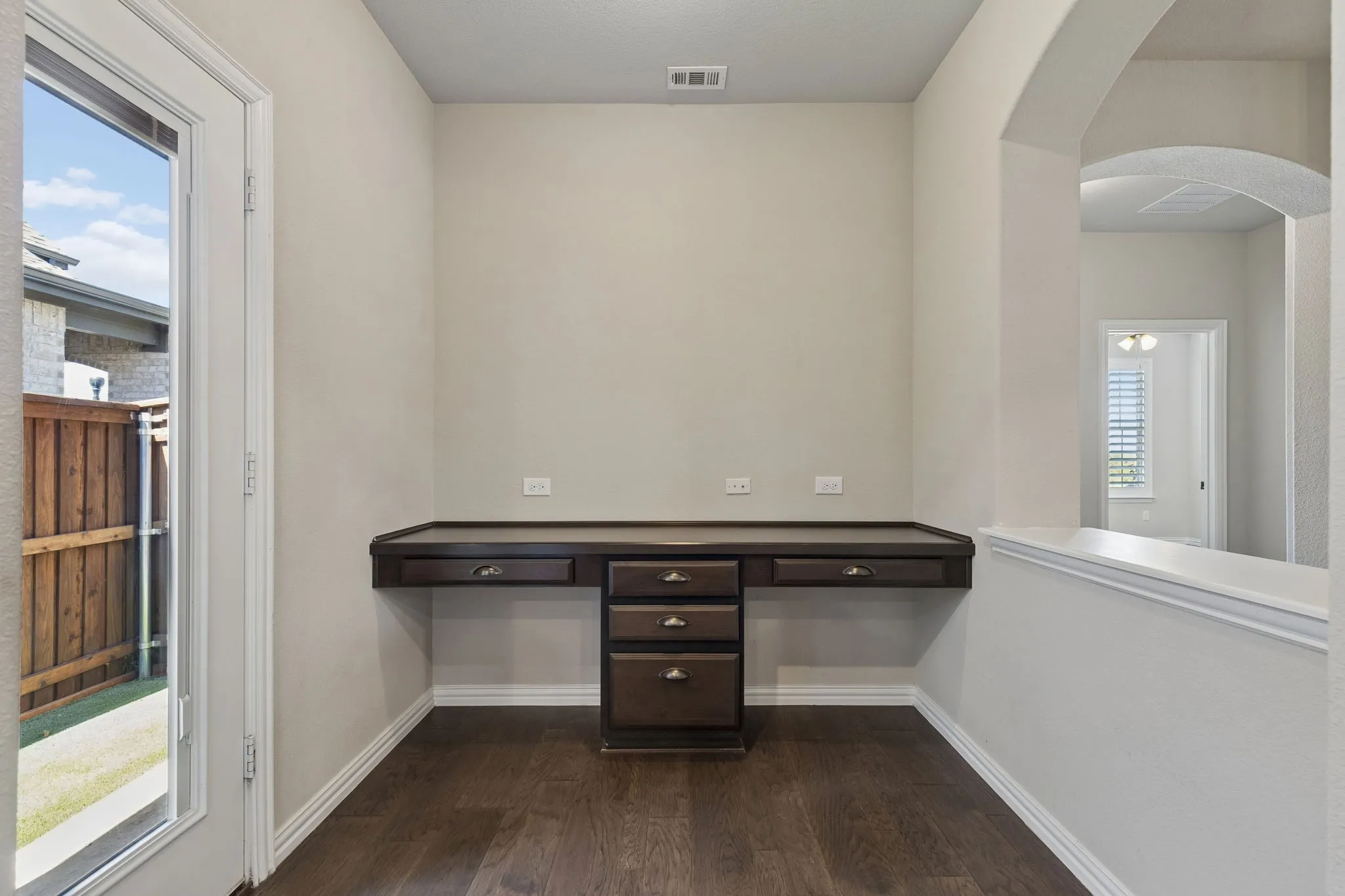 Single Family Residence For Sale in Denton County , 2113 Almassera Drive, Little Elm, Texas 75068, 3 Bedroom, 2 Bathroom, 2 Garage spaces, 1,797 Sqft, built in 2020, mls#21404977, Real Estate Agent in Little Elm, Homes For Sale in Denton county, Homes For Sale in Little Elm, Realtor in Little Elm Texas, Real Estate Brokerage Independent Realty Texas, Luminita Cordes Realtor