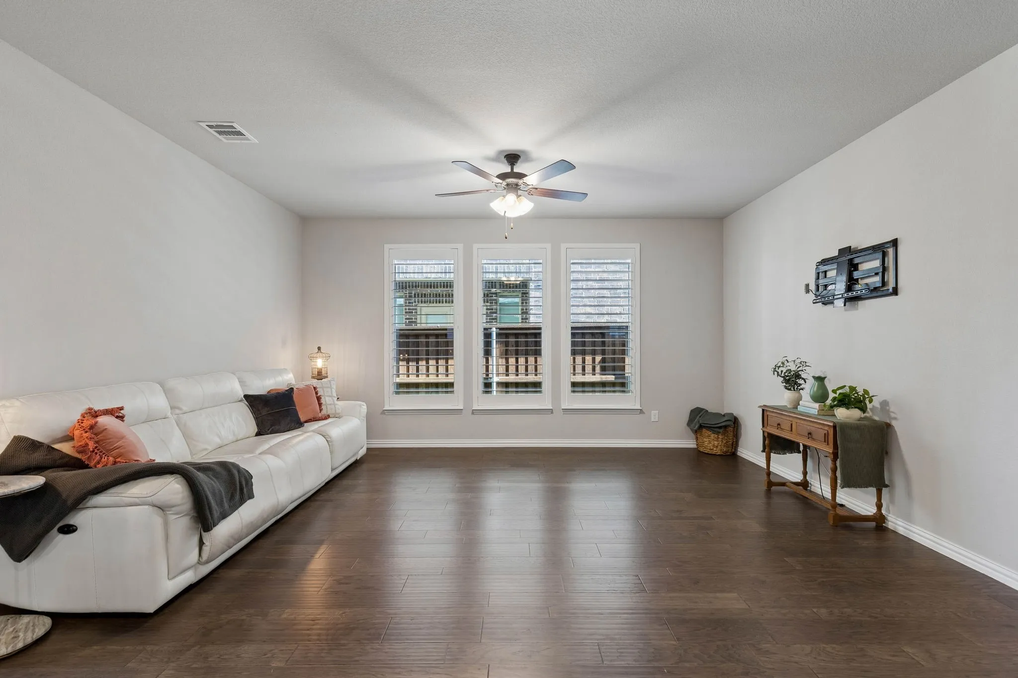 Single Family Residence For Sale in Denton County , 2113 Almassera Drive, Little Elm, Texas 75068, 3 Bedroom, 2 Bathroom, 2 Garage spaces, 1,797 Sqft, built in 2020, mls#21404977, Real Estate Agent in Little Elm, Homes For Sale in Denton county, Homes For Sale in Little Elm, Realtor in Little Elm Texas, Real Estate Brokerage Independent Realty Texas, Luminita Cordes Realtor