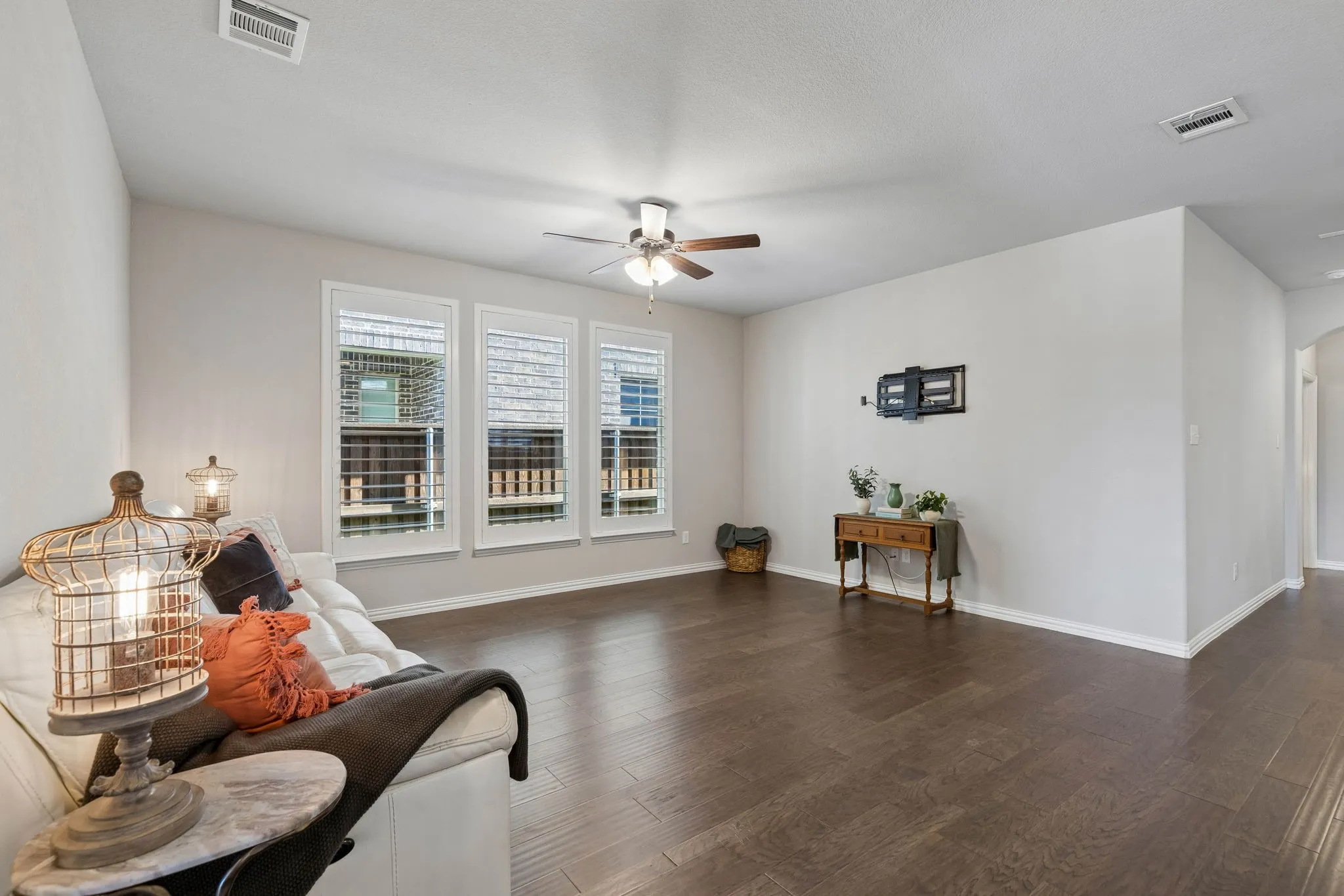 Single Family Residence For Sale in Denton County , 2113 Almassera Drive, Little Elm, Texas 75068, 3 Bedroom, 2 Bathroom, 2 Garage spaces, 1,797 Sqft, built in 2020, mls#21404977, Real Estate Agent in Little Elm, Homes For Sale in Denton county, Homes For Sale in Little Elm, Realtor in Little Elm Texas, Real Estate Brokerage Independent Realty Texas, Luminita Cordes Realtor
