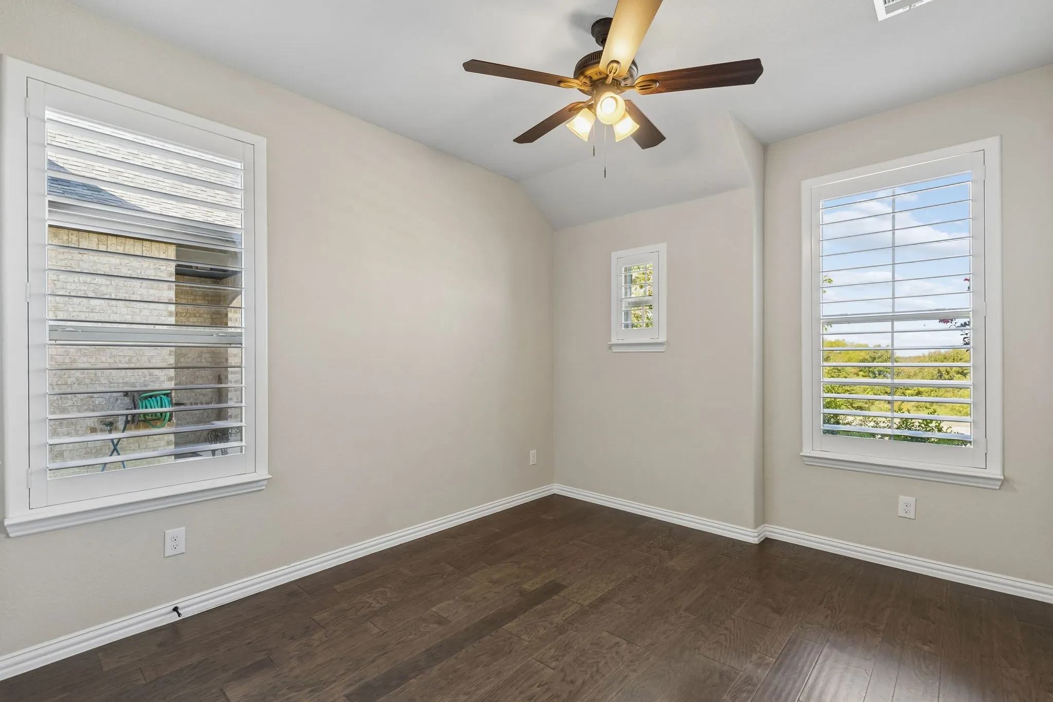 Single Family Residence For Sale in Denton County , 2113 Almassera Drive, Little Elm, Texas 75068, 3 Bedroom, 2 Bathroom, 2 Garage spaces, 1,797 Sqft, built in 2020, mls#21404977, Real Estate Agent in Little Elm, Homes For Sale in Denton county, Homes For Sale in Little Elm, Realtor in Little Elm Texas, Real Estate Brokerage Independent Realty Texas, Luminita Cordes Realtor