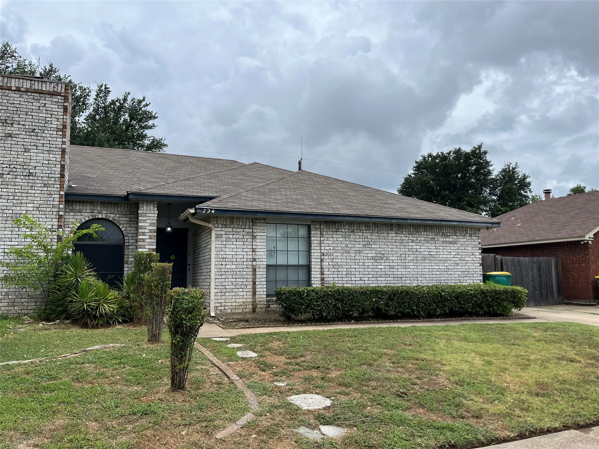 Ranch-style house with a front lawn