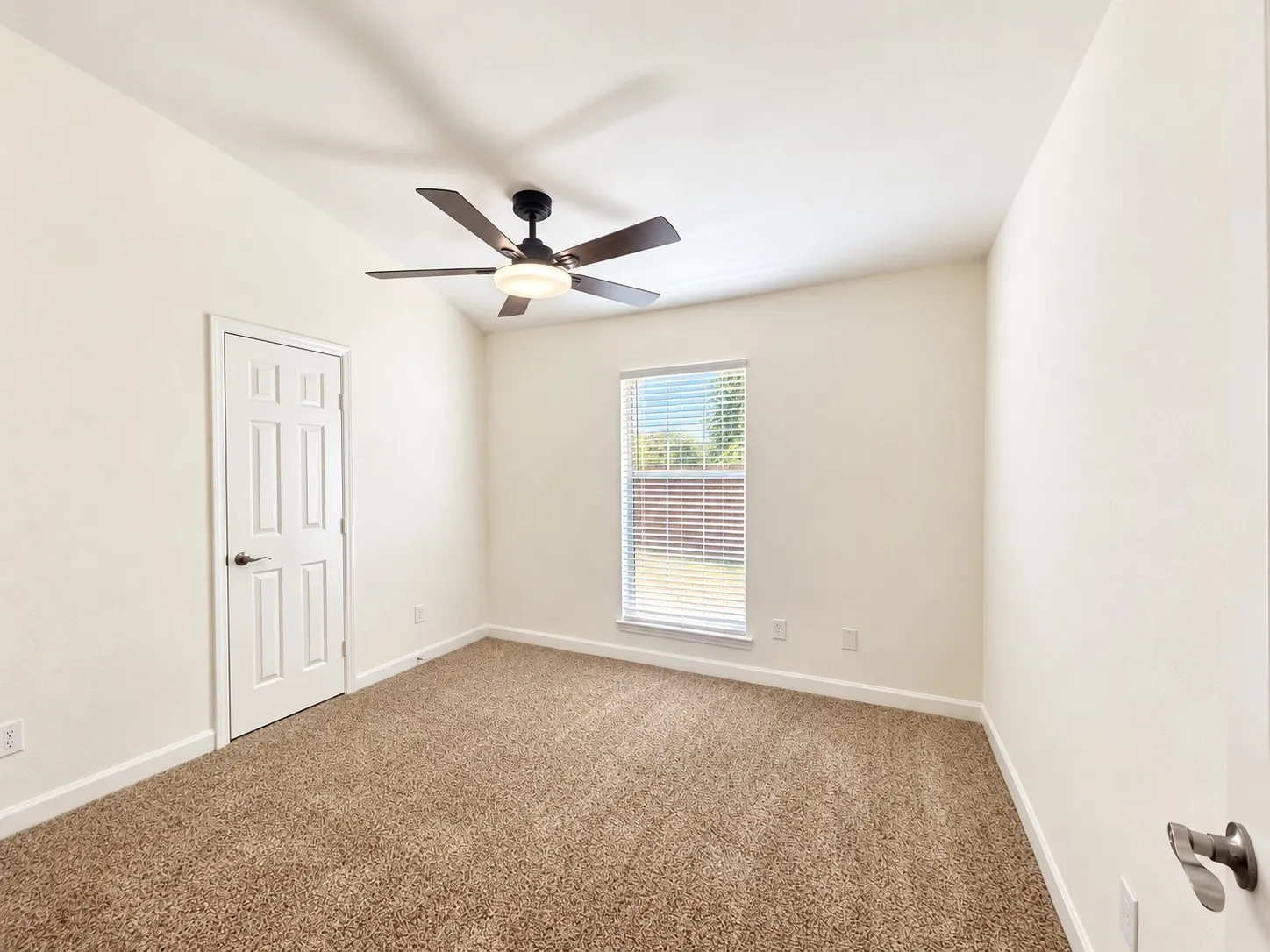 Single Family Residence For Sale in Denton County , 2536 Windchase Drive, Flower Mound, Texas 75028, 3 Bedroom, 3 Bathroom, 2 Garage spaces, 1,983 Sqft, built in 1992, mls#21406608, Real Estate Agent in Flower Mound, Homes For Sale in Denton county, Homes For Sale in Flower Mound, Realtor in Flower Mound Texas, Real Estate Brokerage Independent Realty Texas, Luminita Cordes Realtor