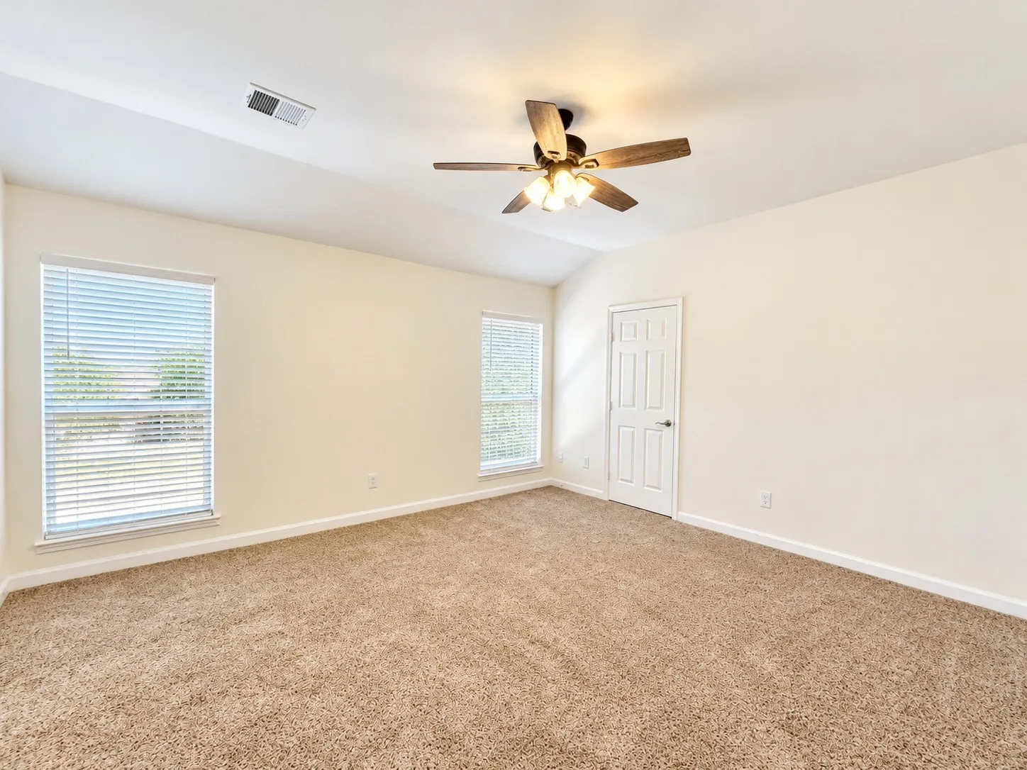 Single Family Residence For Sale in Denton County , 2536 Windchase Drive, Flower Mound, Texas 75028, 3 Bedroom, 3 Bathroom, 2 Garage spaces, 1,983 Sqft, built in 1992, mls#21406608, Real Estate Agent in Flower Mound, Homes For Sale in Denton county, Homes For Sale in Flower Mound, Realtor in Flower Mound Texas, Real Estate Brokerage Independent Realty Texas, Luminita Cordes Realtor