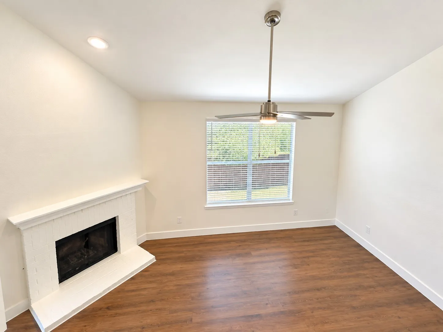 Single Family Residence For Sale in Denton County , 2536 Windchase Drive, Flower Mound, Texas 75028, 3 Bedroom, 3 Bathroom, 2 Garage spaces, 1,983 Sqft, built in 1992, mls#21406608, Real Estate Agent in Flower Mound, Homes For Sale in Denton county, Homes For Sale in Flower Mound, Realtor in Flower Mound Texas, Real Estate Brokerage Independent Realty Texas, Luminita Cordes Realtor