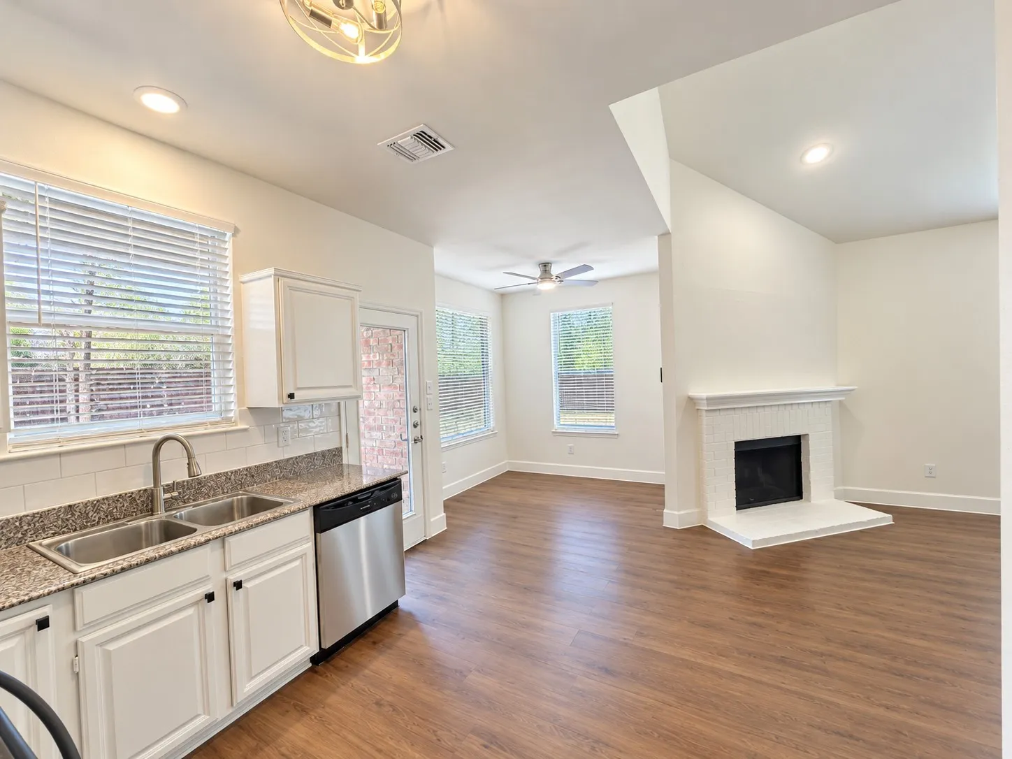 Single Family Residence For Sale in Denton County , 2536 Windchase Drive, Flower Mound, Texas 75028, 3 Bedroom, 3 Bathroom, 2 Garage spaces, 1,983 Sqft, built in 1992, mls#21406608, Real Estate Agent in Flower Mound, Homes For Sale in Denton county, Homes For Sale in Flower Mound, Realtor in Flower Mound Texas, Real Estate Brokerage Independent Realty Texas, Luminita Cordes Realtor