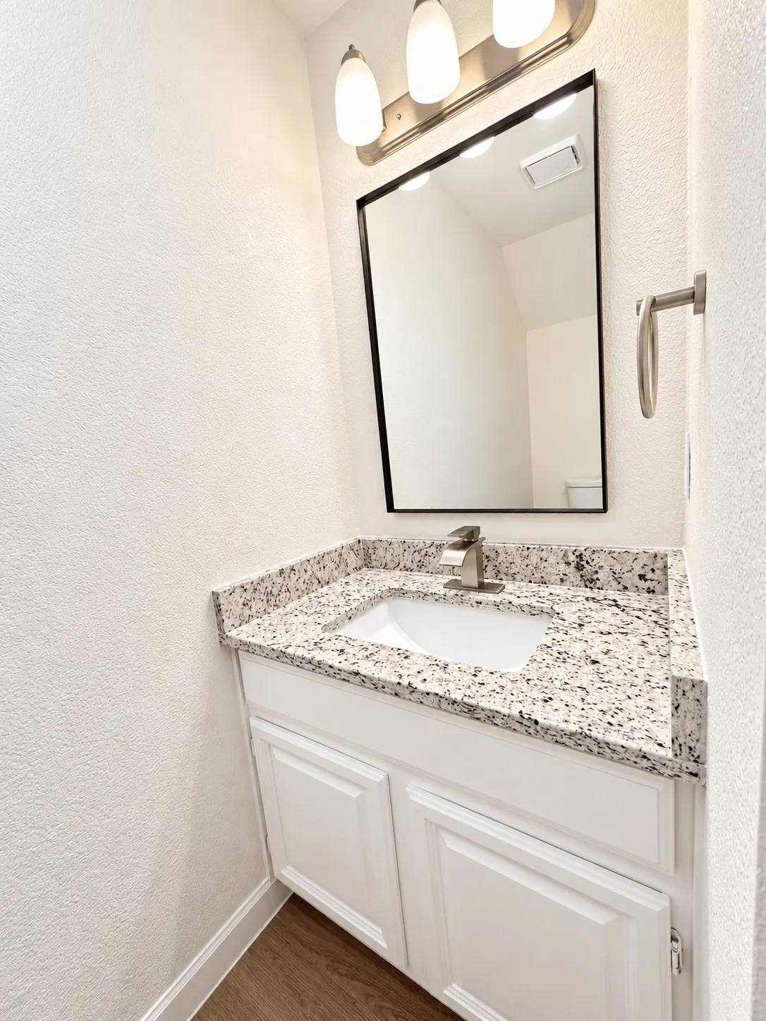 Single Family Residence For Sale in Denton County , 2536 Windchase Drive, Flower Mound, Texas 75028, 3 Bedroom, 3 Bathroom, 2 Garage spaces, 1,983 Sqft, built in 1992, mls#21406608, Real Estate Agent in Flower Mound, Homes For Sale in Denton county, Homes For Sale in Flower Mound, Realtor in Flower Mound Texas, Real Estate Brokerage Independent Realty Texas, Luminita Cordes Realtor