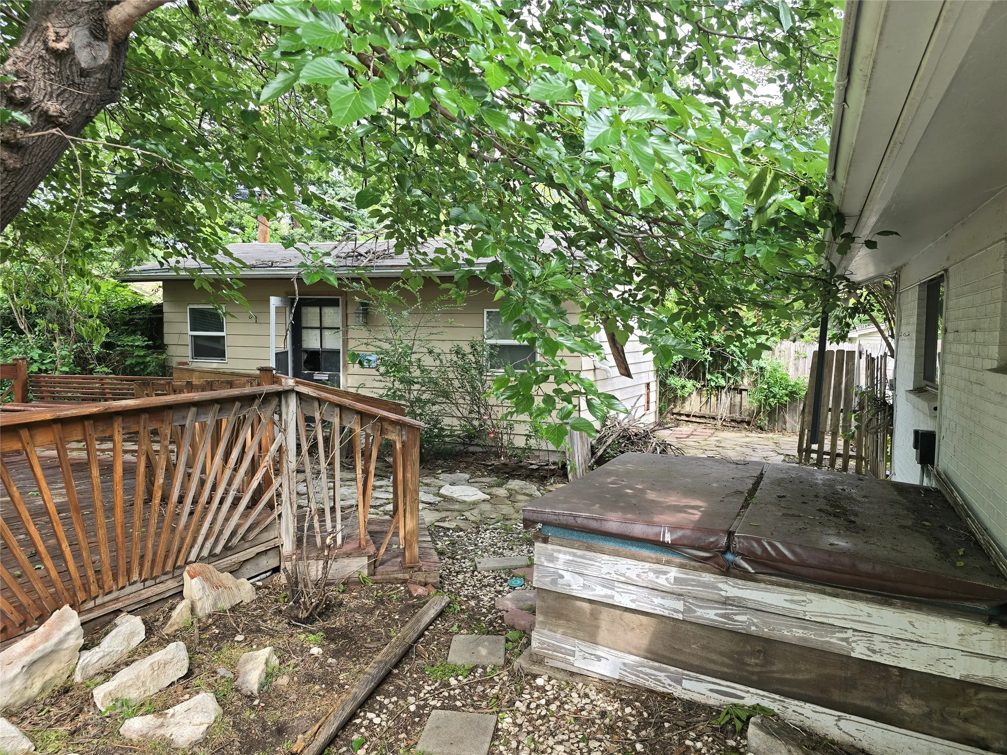 Single Family Residence For Rent in Tarrant County , 7016 Valhalla Road, Fort Worth, Texas 76116, 3 Bedroom, 2 Bathroom, 2 Garage spaces, 1,644 Sqft, built in 1959, mls#21407065, Real Estate Agent in Fort Worth, Homes For Rent in Tarrant county, Homes For Rent in Fort Worth, Realtor in Fort Worth Texas, Real Estate Brokerage Independent Realty Texas, Luminita Cordes Realtor