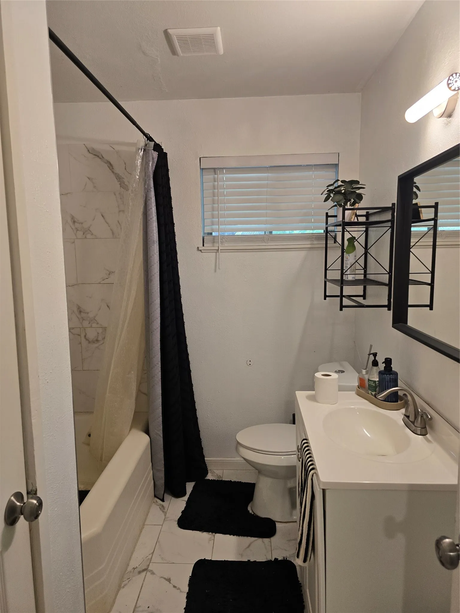 Single Family Residence For Rent in Tarrant County , 7016 Valhalla Road, Fort Worth, Texas 76116, 3 Bedroom, 2 Bathroom, 2 Garage spaces, 1,644 Sqft, built in 1959, mls#21407065, Real Estate Agent in Fort Worth, Homes For Rent in Tarrant county, Homes For Rent in Fort Worth, Realtor in Fort Worth Texas, Real Estate Brokerage Independent Realty Texas, Luminita Cordes Realtor