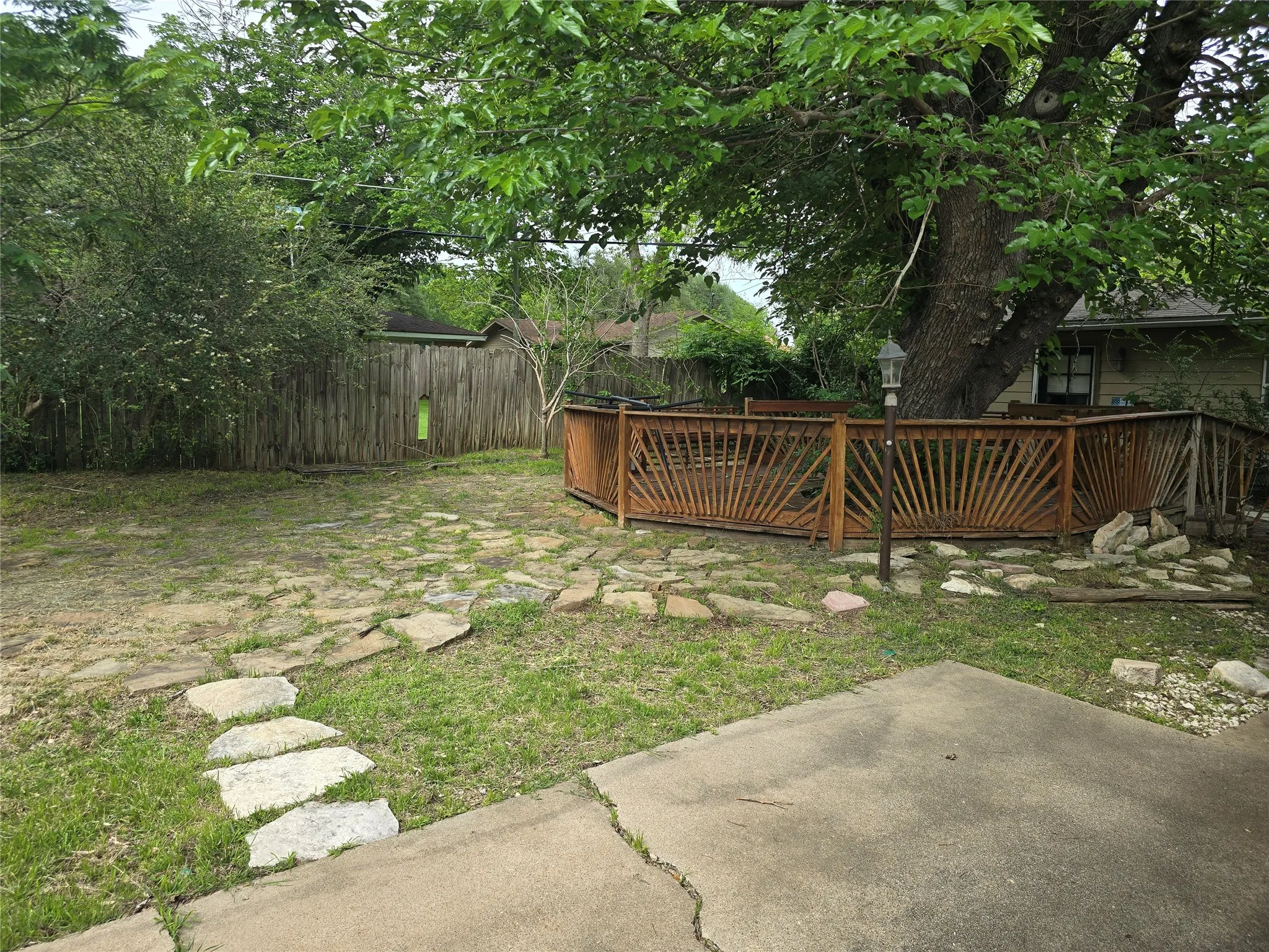 Single Family Residence For Rent in Tarrant County , 7016 Valhalla Road, Fort Worth, Texas 76116, 3 Bedroom, 2 Bathroom, 2 Garage spaces, 1,644 Sqft, built in 1959, mls#21407065, Real Estate Agent in Fort Worth, Homes For Rent in Tarrant county, Homes For Rent in Fort Worth, Realtor in Fort Worth Texas, Real Estate Brokerage Independent Realty Texas, Luminita Cordes Realtor