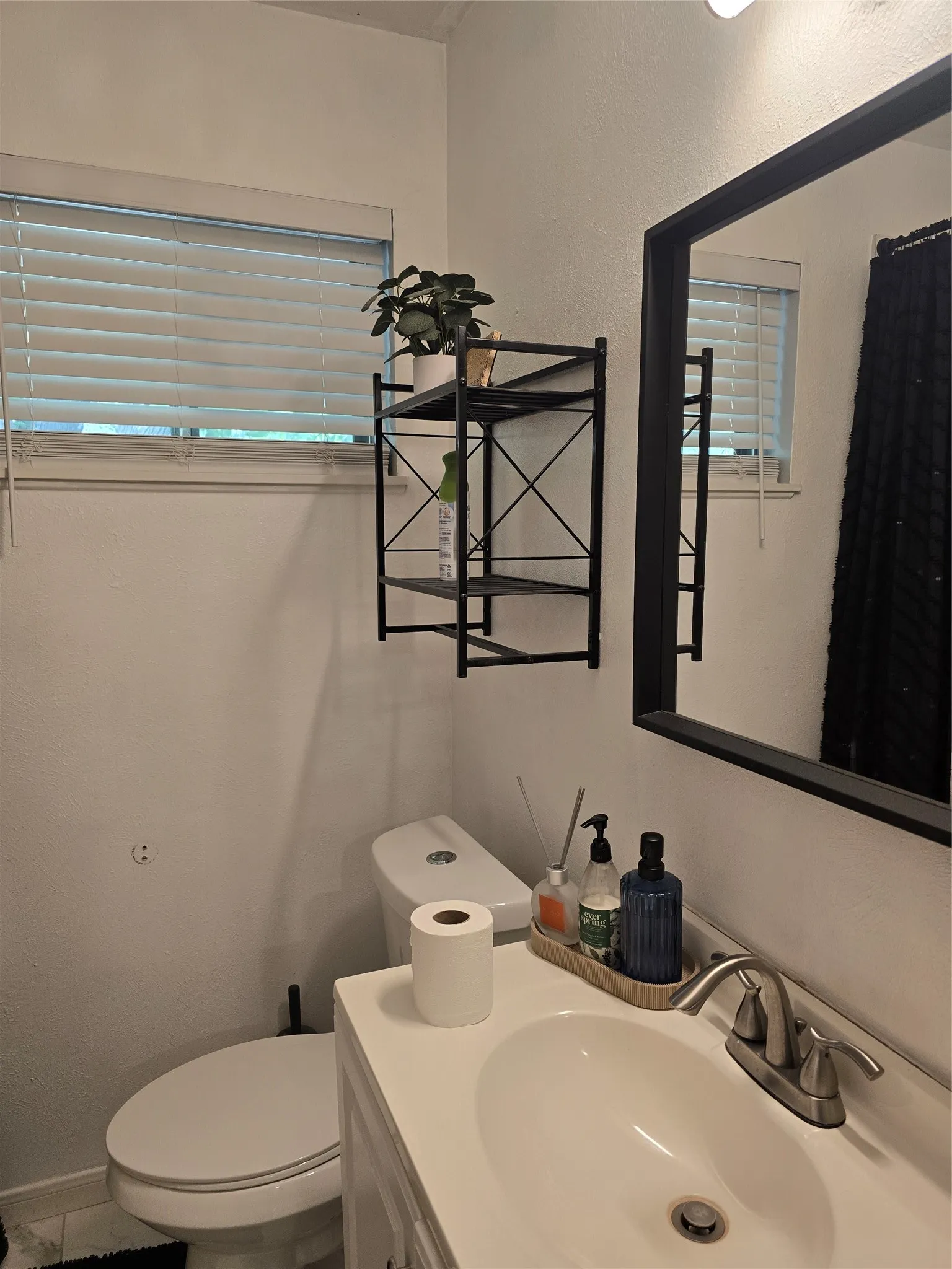 Single Family Residence For Rent in Tarrant County , 7016 Valhalla Road, Fort Worth, Texas 76116, 3 Bedroom, 2 Bathroom, 2 Garage spaces, 1,644 Sqft, built in 1959, mls#21407065, Real Estate Agent in Fort Worth, Homes For Rent in Tarrant county, Homes For Rent in Fort Worth, Realtor in Fort Worth Texas, Real Estate Brokerage Independent Realty Texas, Luminita Cordes Realtor