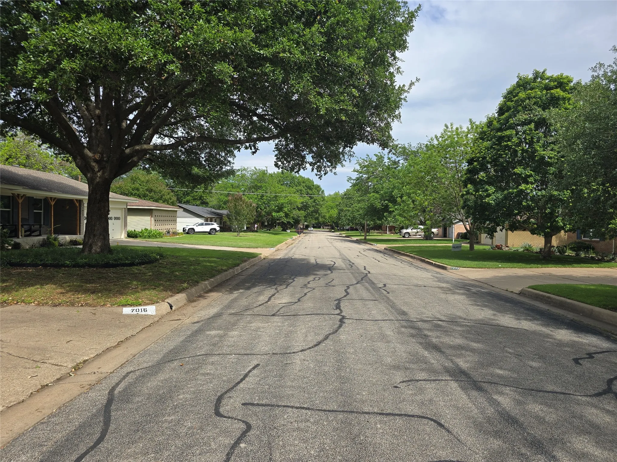 Single Family Residence For Rent in Tarrant County , 7016 Valhalla Road, Fort Worth, Texas 76116, 3 Bedroom, 2 Bathroom, 2 Garage spaces, 1,644 Sqft, built in 1959, mls#21407065, Real Estate Agent in Fort Worth, Homes For Rent in Tarrant county, Homes For Rent in Fort Worth, Realtor in Fort Worth Texas, Real Estate Brokerage Independent Realty Texas, Luminita Cordes Realtor