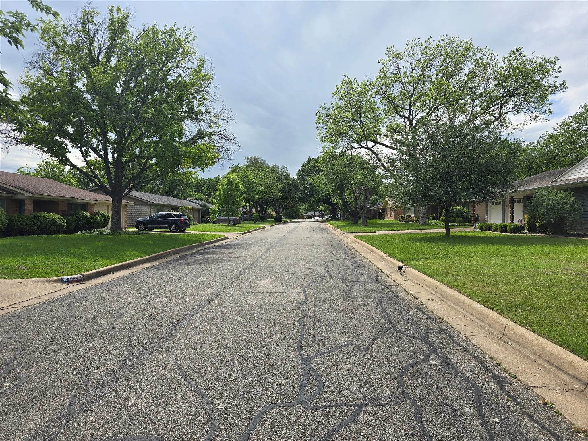 Single Family Residence For Rent in Tarrant County , 7016 Valhalla Road, Fort Worth, Texas 76116, 3 Bedroom, 2 Bathroom, 2 Garage spaces, 1,644 Sqft, built in 1959, mls#21407065, Real Estate Agent in Fort Worth, Homes For Rent in Tarrant county, Homes For Rent in Fort Worth, Realtor in Fort Worth Texas, Real Estate Brokerage Independent Realty Texas, Luminita Cordes Realtor