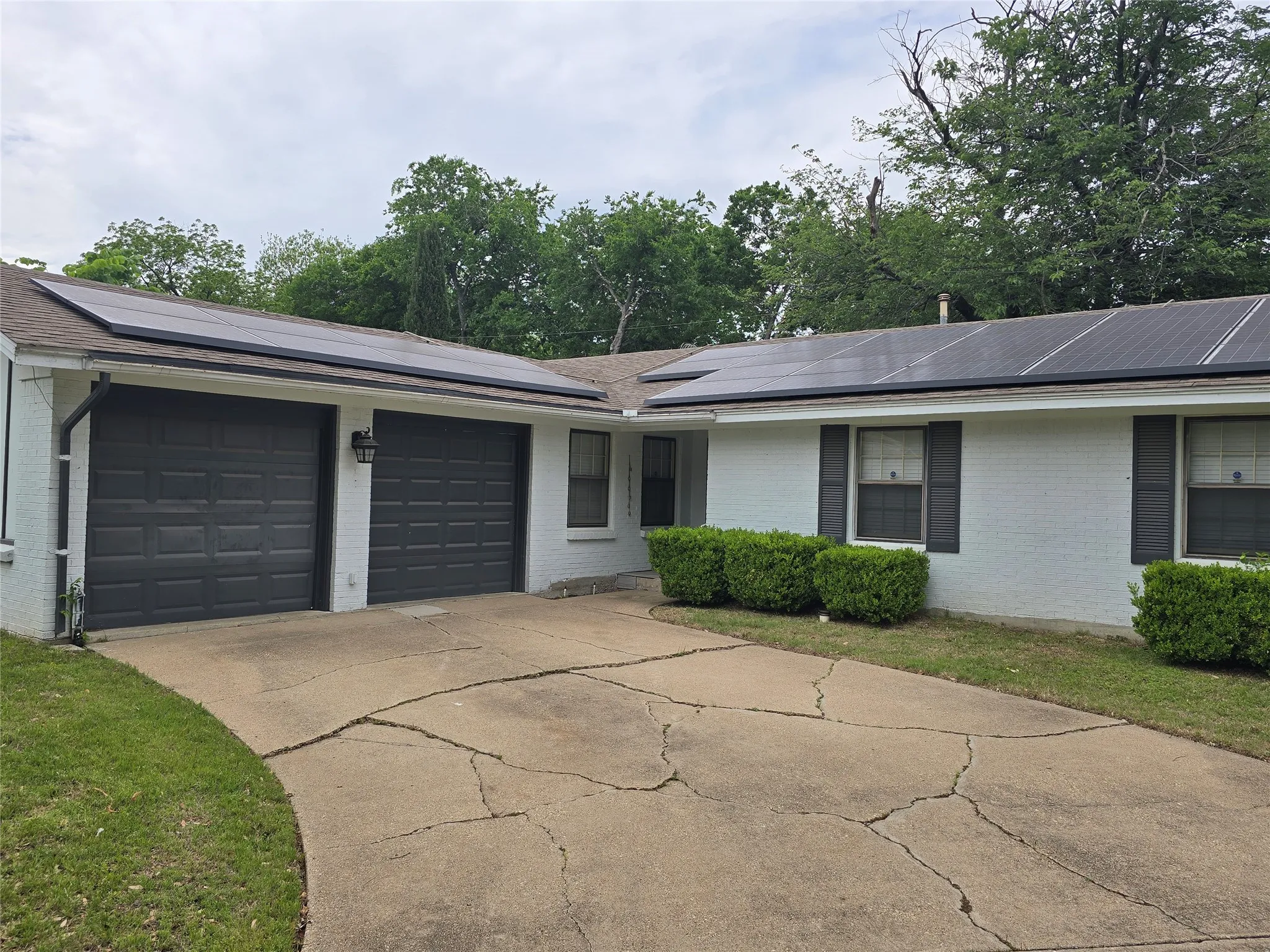 Single Family Residence For Rent in Tarrant County , 7016 Valhalla Road, Fort Worth, Texas 76116, 3 Bedroom, 2 Bathroom, 2 Garage spaces, 1,644 Sqft, built in 1959, mls#21407065, Real Estate Agent in Fort Worth, Homes For Rent in Tarrant county, Homes For Rent in Fort Worth, Realtor in Fort Worth Texas, Real Estate Brokerage Independent Realty Texas, Luminita Cordes Realtor