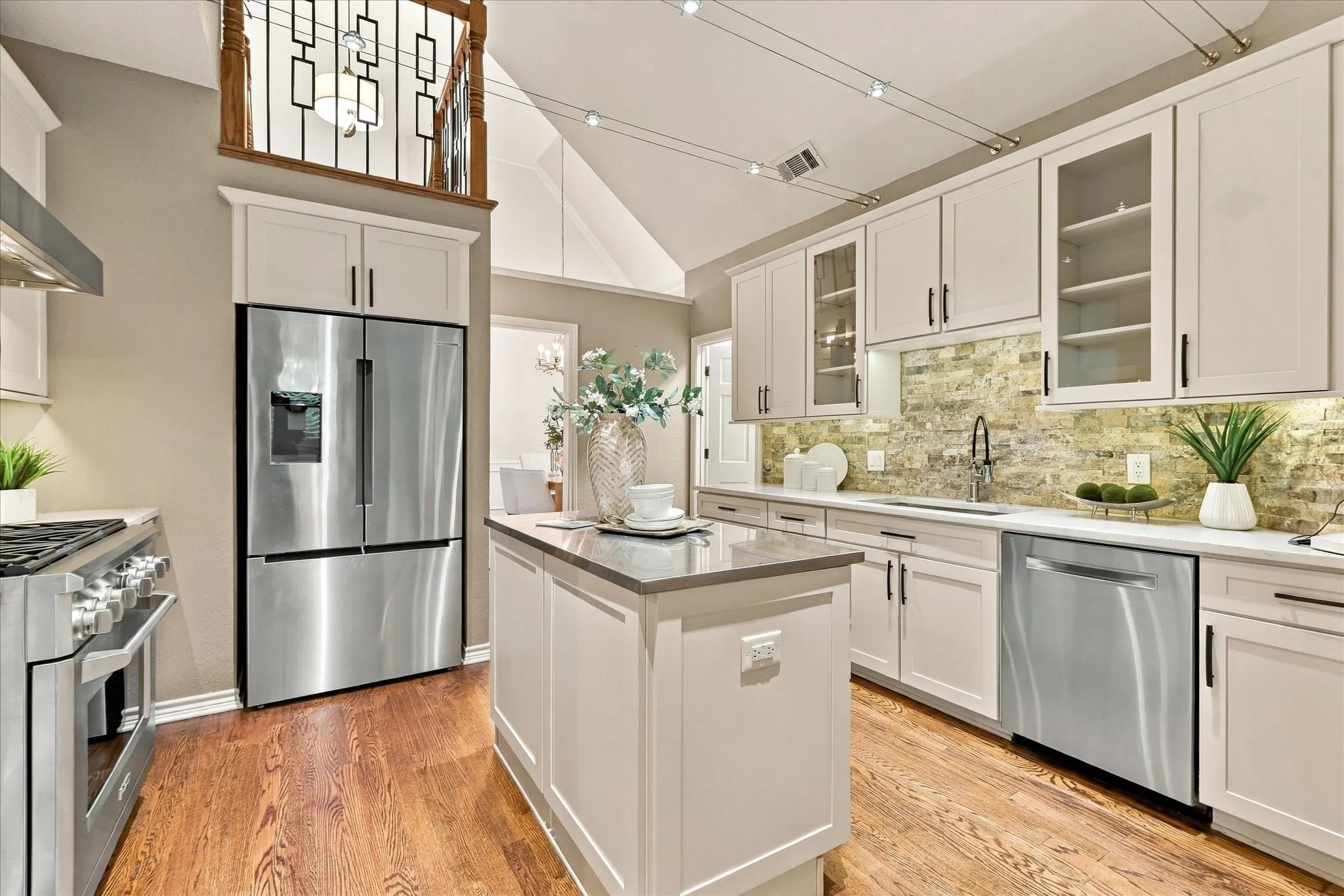 Single Family Residence For Sale in Denton County , 82 Remington Drive W, Highland Village, Texas 75077, 4 Bedroom, 4 Bathroom, 3 Garage spaces, 2,710 Sqft, built in 1986, mls#21390795, Real Estate Agent in Highland Village, Homes For Sale in Denton county, Homes For Sale in Highland Village, Realtor in Highland Village Texas, Real Estate Brokerage Independent Realty Texas, Luminita Cordes Realtor