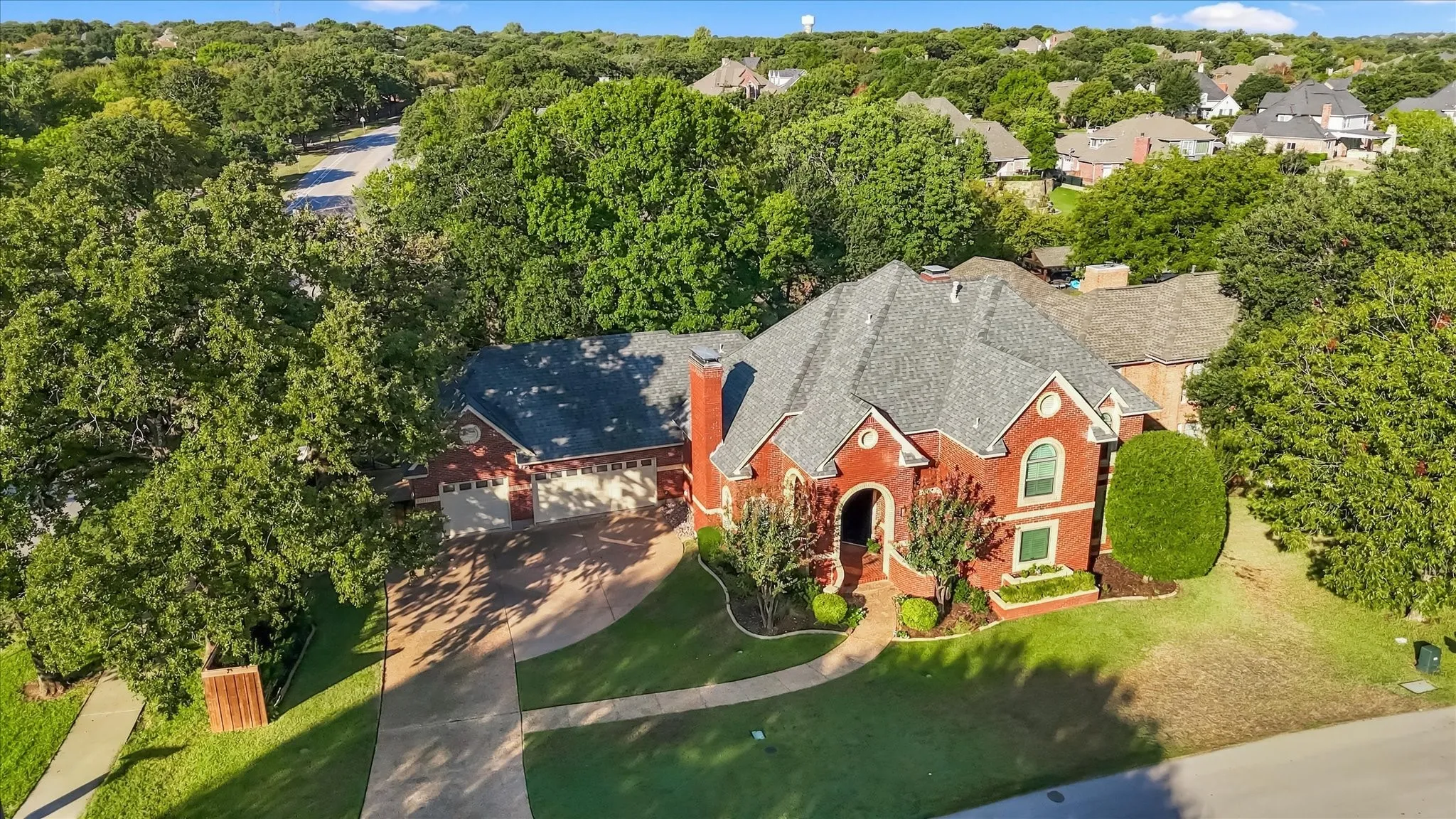 Single Family Residence For Sale in Denton County , 82 Remington Drive W, Highland Village, Texas 75077, 4 Bedroom, 4 Bathroom, 3 Garage spaces, 2,710 Sqft, built in 1986, mls#21390795, Real Estate Agent in Highland Village, Homes For Sale in Denton county, Homes For Sale in Highland Village, Realtor in Highland Village Texas, Real Estate Brokerage Independent Realty Texas, Luminita Cordes Realtor