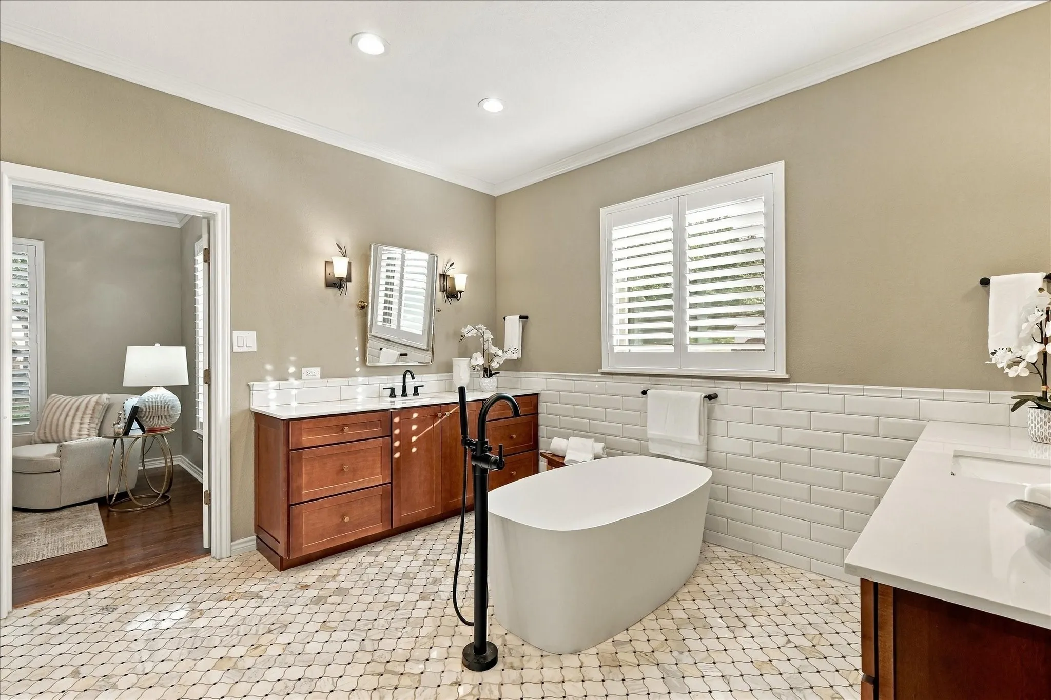 Single Family Residence For Sale in Denton County , 82 Remington Drive W, Highland Village, Texas 75077, 4 Bedroom, 4 Bathroom, 3 Garage spaces, 2,710 Sqft, built in 1986, mls#21390795, Real Estate Agent in Highland Village, Homes For Sale in Denton county, Homes For Sale in Highland Village, Realtor in Highland Village Texas, Real Estate Brokerage Independent Realty Texas, Luminita Cordes Realtor