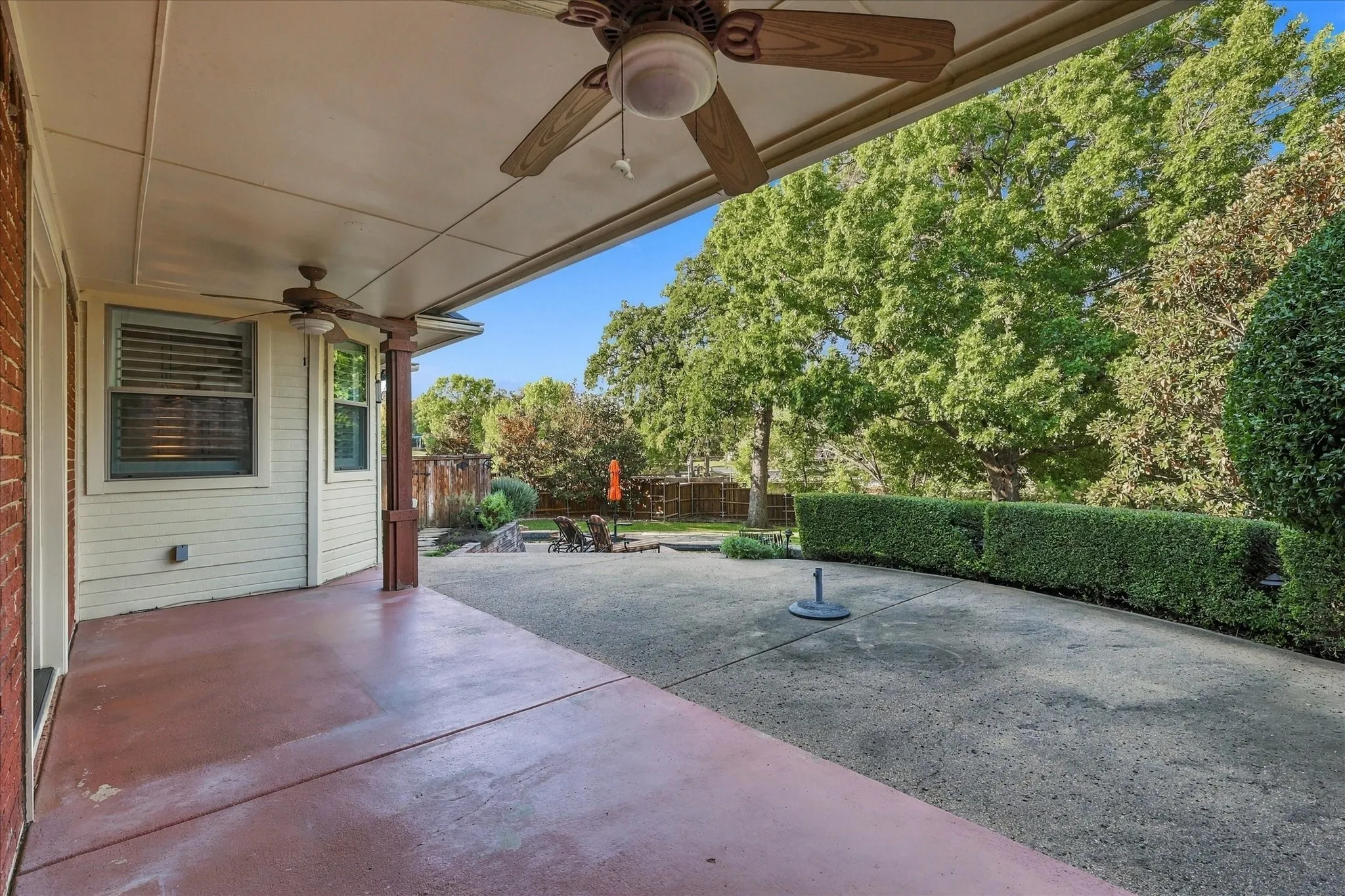 Single Family Residence For Sale in Denton County , 82 Remington Drive W, Highland Village, Texas 75077, 4 Bedroom, 4 Bathroom, 3 Garage spaces, 2,710 Sqft, built in 1986, mls#21390795, Real Estate Agent in Highland Village, Homes For Sale in Denton county, Homes For Sale in Highland Village, Realtor in Highland Village Texas, Real Estate Brokerage Independent Realty Texas, Luminita Cordes Realtor
