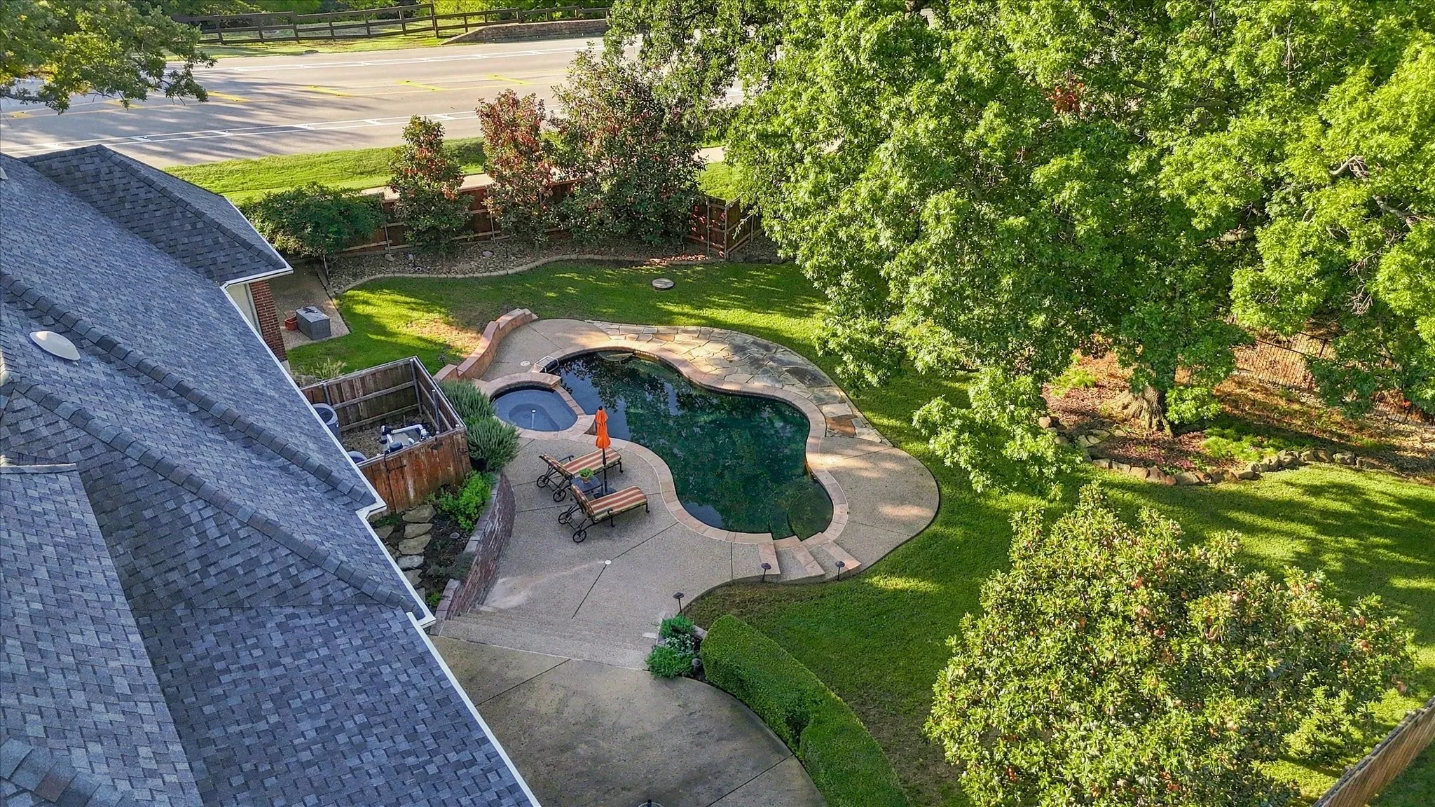 Single Family Residence For Sale in Denton County , 82 Remington Drive W, Highland Village, Texas 75077, 4 Bedroom, 4 Bathroom, 3 Garage spaces, 2,710 Sqft, built in 1986, mls#21390795, Real Estate Agent in Highland Village, Homes For Sale in Denton county, Homes For Sale in Highland Village, Realtor in Highland Village Texas, Real Estate Brokerage Independent Realty Texas, Luminita Cordes Realtor