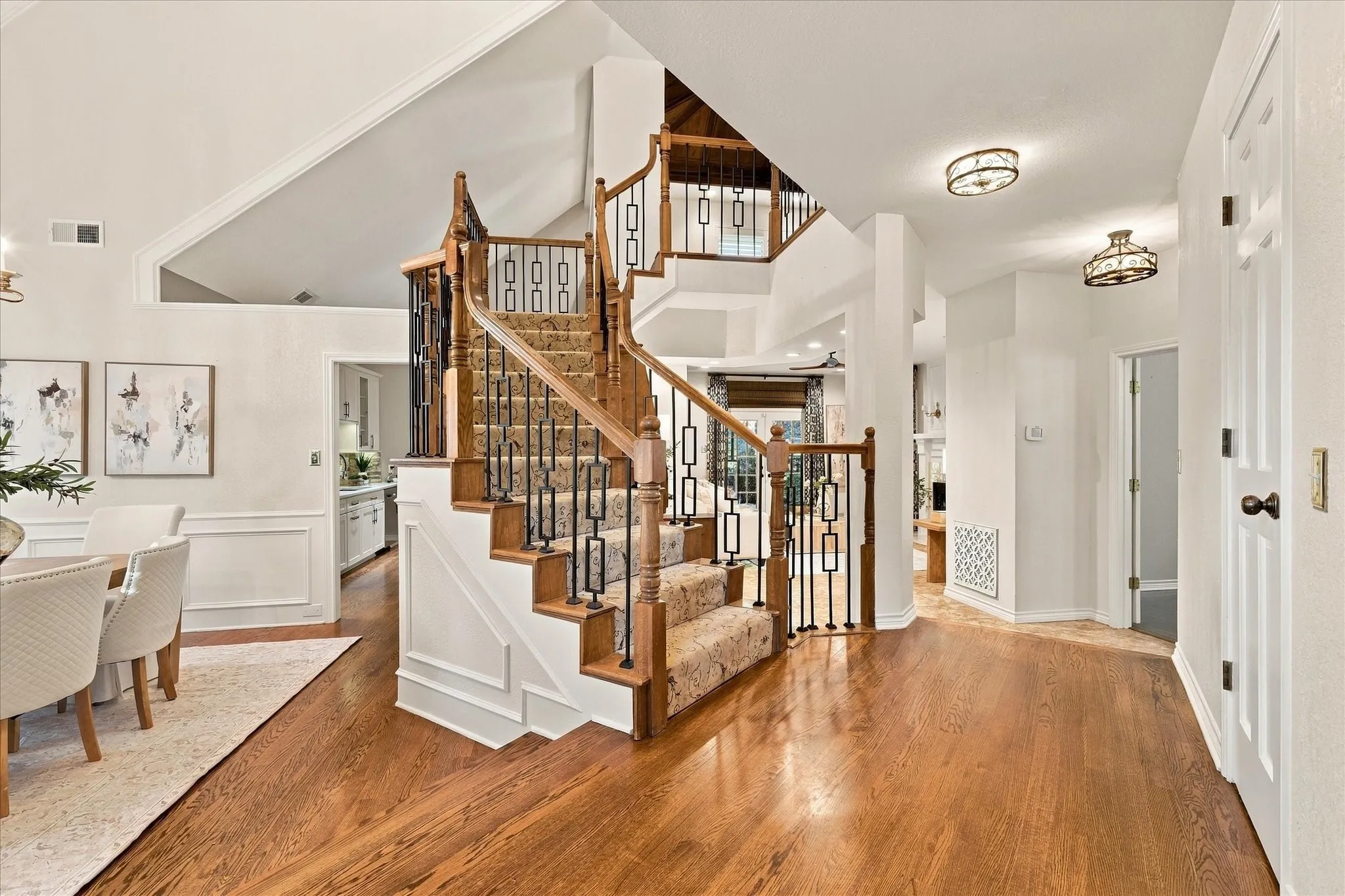 Single Family Residence For Sale in Denton County , 82 Remington Drive W, Highland Village, Texas 75077, 4 Bedroom, 4 Bathroom, 3 Garage spaces, 2,710 Sqft, built in 1986, mls#21390795, Real Estate Agent in Highland Village, Homes For Sale in Denton county, Homes For Sale in Highland Village, Realtor in Highland Village Texas, Real Estate Brokerage Independent Realty Texas, Luminita Cordes Realtor
