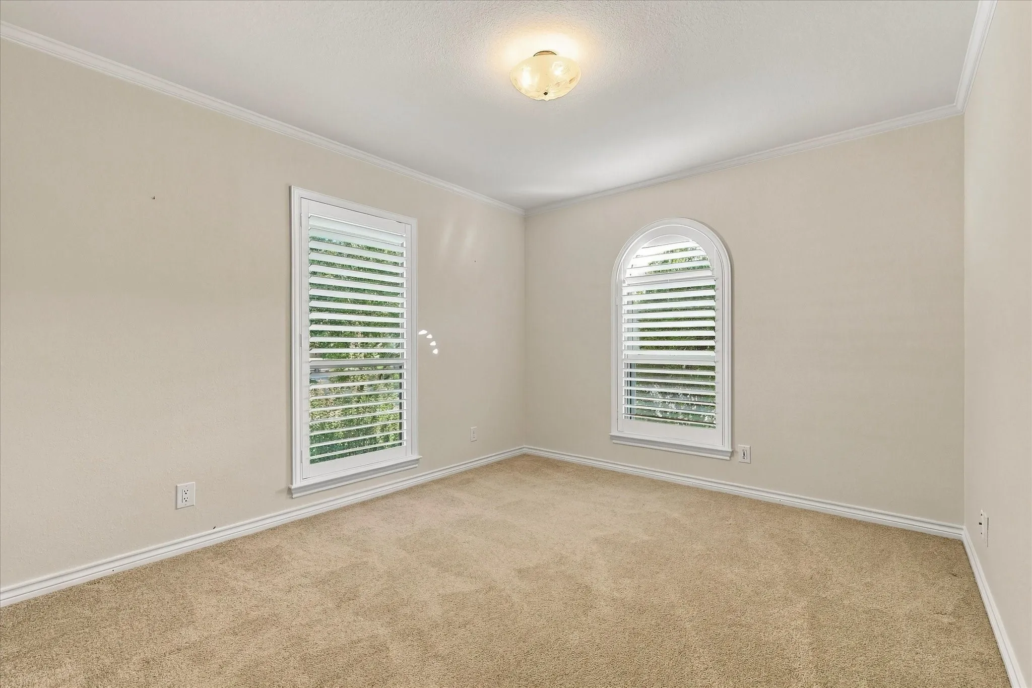 Single Family Residence For Sale in Denton County , 82 Remington Drive W, Highland Village, Texas 75077, 4 Bedroom, 4 Bathroom, 3 Garage spaces, 2,710 Sqft, built in 1986, mls#21390795, Real Estate Agent in Highland Village, Homes For Sale in Denton county, Homes For Sale in Highland Village, Realtor in Highland Village Texas, Real Estate Brokerage Independent Realty Texas, Luminita Cordes Realtor