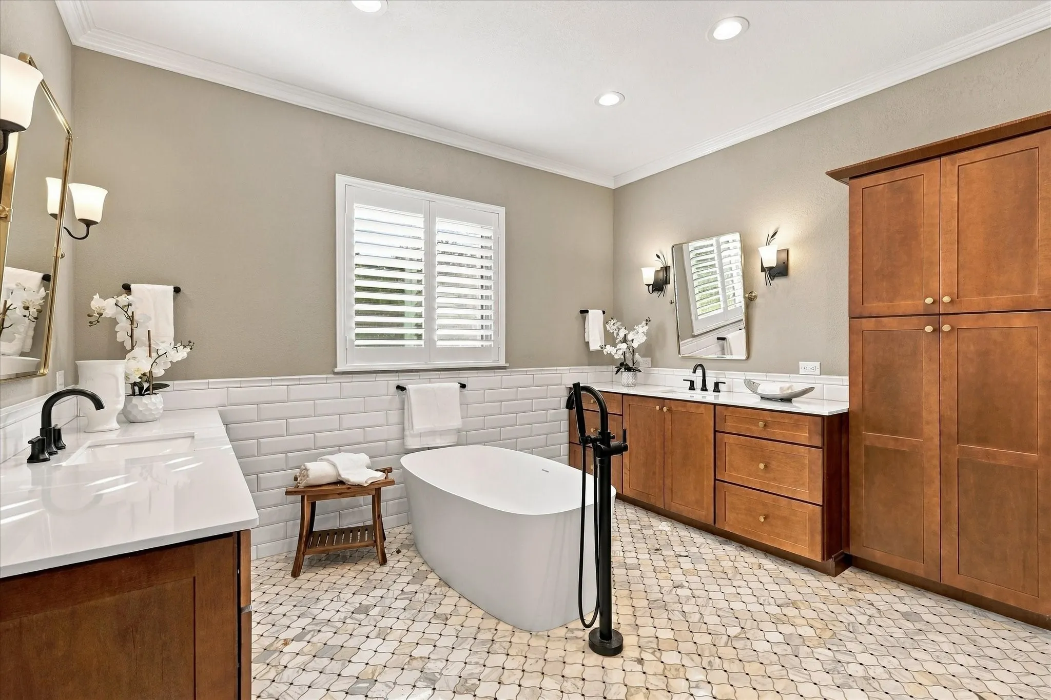 Single Family Residence For Sale in Denton County , 82 Remington Drive W, Highland Village, Texas 75077, 4 Bedroom, 4 Bathroom, 3 Garage spaces, 2,710 Sqft, built in 1986, mls#21390795, Real Estate Agent in Highland Village, Homes For Sale in Denton county, Homes For Sale in Highland Village, Realtor in Highland Village Texas, Real Estate Brokerage Independent Realty Texas, Luminita Cordes Realtor