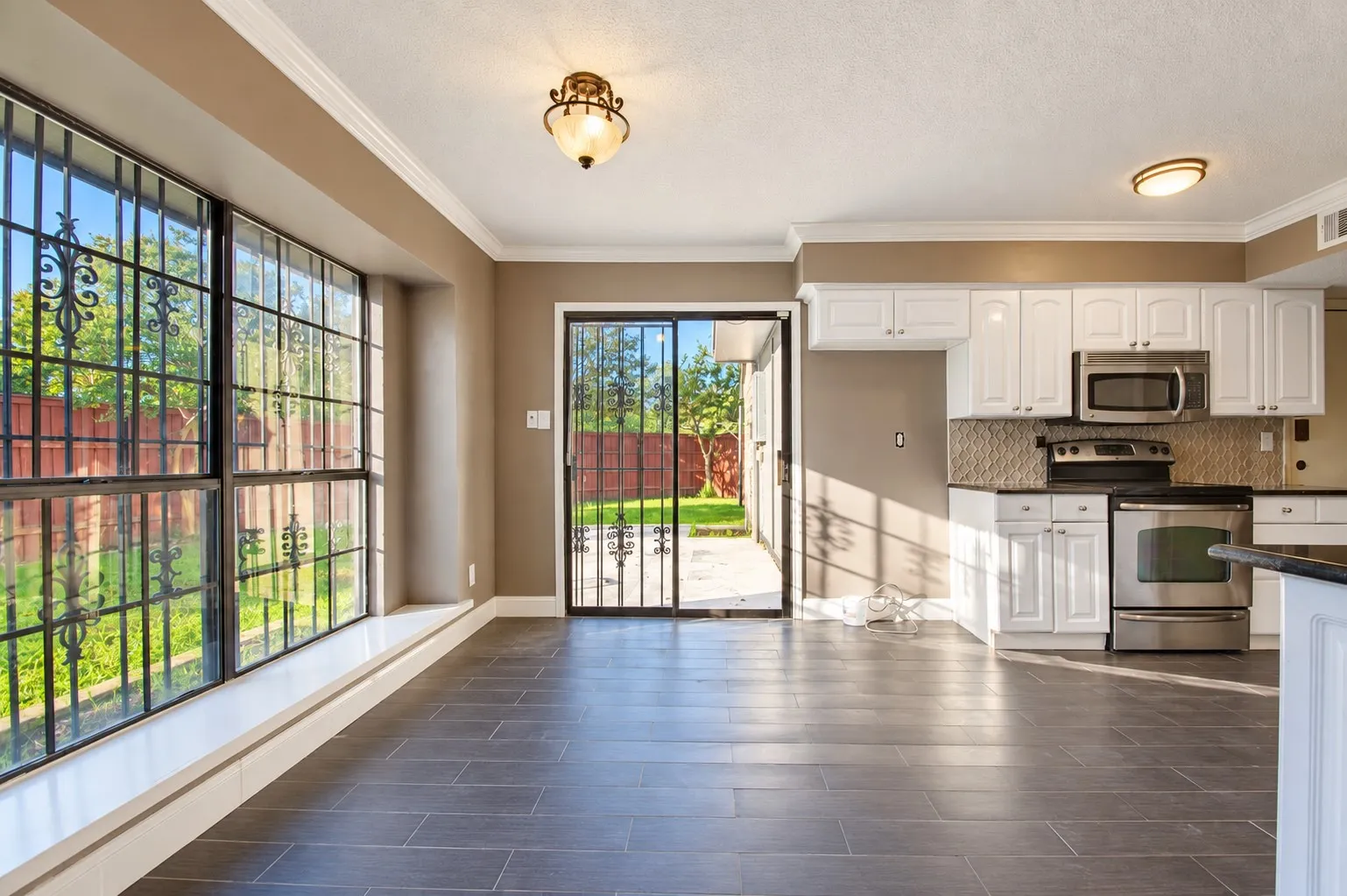 Single Family Residence For Sale in Dallas County , 1527 Hancock Drive, Mesquite, Texas 75149, 2 Bedroom, 3 Bathroom, 2 Garage spaces, 1,468 Sqft, built in 1984, mls#21403213, Real Estate Agent in Mesquite, Homes For Sale in Dallas county, Homes For Sale in Mesquite, Realtor in Mesquite Texas, Real Estate Brokerage Independent Realty Texas, Luminita Cordes Realtor