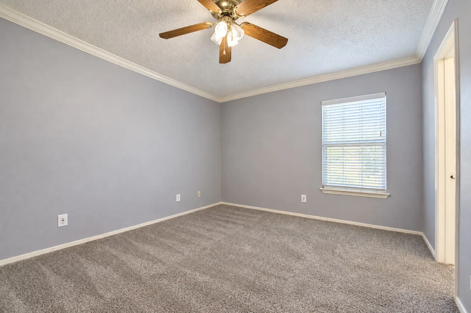 Single Family Residence For Sale in Dallas County , 1527 Hancock Drive, Mesquite, Texas 75149, 2 Bedroom, 3 Bathroom, 2 Garage spaces, 1,468 Sqft, built in 1984, mls#21403213, Real Estate Agent in Mesquite, Homes For Sale in Dallas county, Homes For Sale in Mesquite, Realtor in Mesquite Texas, Real Estate Brokerage Independent Realty Texas, Luminita Cordes Realtor