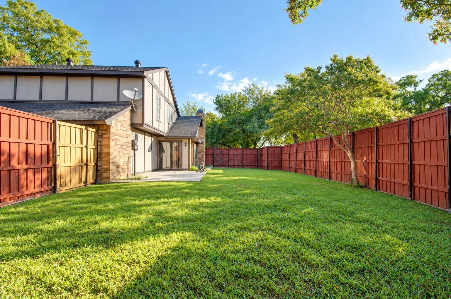 Single Family Residence For Sale in Dallas County , 1527 Hancock Drive, Mesquite, Texas 75149, 2 Bedroom, 3 Bathroom, 2 Garage spaces, 1,468 Sqft, built in 1984, mls#21403213, Real Estate Agent in Mesquite, Homes For Sale in Dallas county, Homes For Sale in Mesquite, Realtor in Mesquite Texas, Real Estate Brokerage Independent Realty Texas, Luminita Cordes Realtor