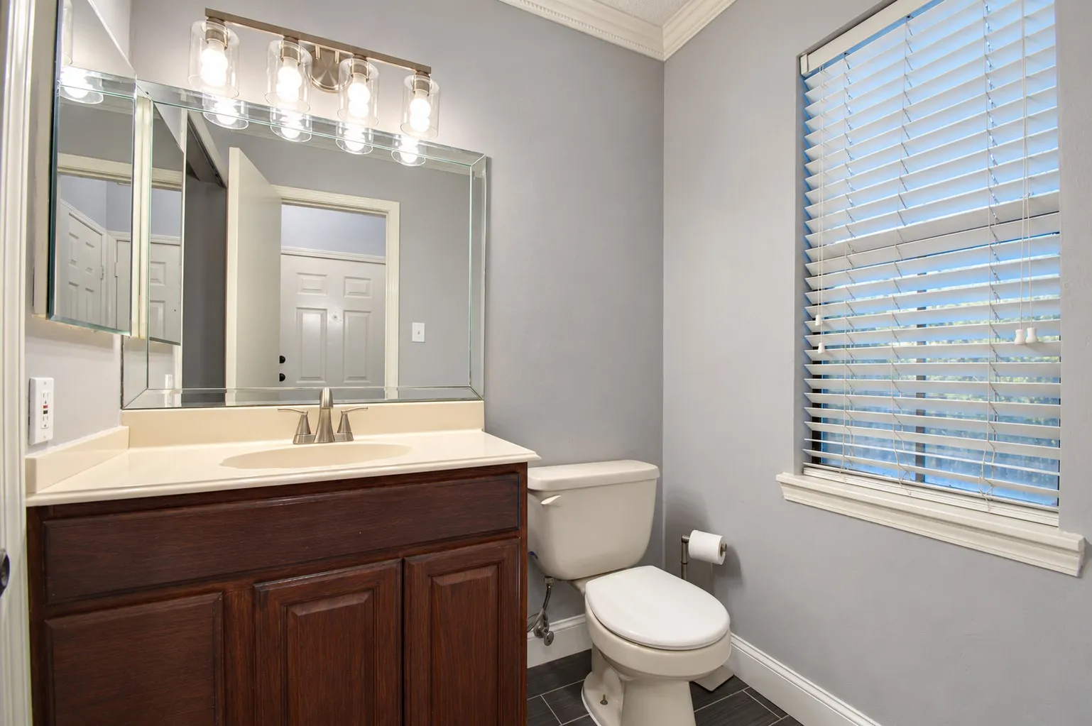 Single Family Residence For Sale in Dallas County , 1527 Hancock Drive, Mesquite, Texas 75149, 2 Bedroom, 3 Bathroom, 2 Garage spaces, 1,468 Sqft, built in 1984, mls#21403213, Real Estate Agent in Mesquite, Homes For Sale in Dallas county, Homes For Sale in Mesquite, Realtor in Mesquite Texas, Real Estate Brokerage Independent Realty Texas, Luminita Cordes Realtor