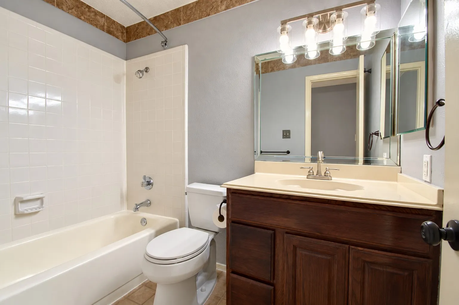 Single Family Residence For Sale in Dallas County , 1527 Hancock Drive, Mesquite, Texas 75149, 2 Bedroom, 3 Bathroom, 2 Garage spaces, 1,468 Sqft, built in 1984, mls#21403213, Real Estate Agent in Mesquite, Homes For Sale in Dallas county, Homes For Sale in Mesquite, Realtor in Mesquite Texas, Real Estate Brokerage Independent Realty Texas, Luminita Cordes Realtor