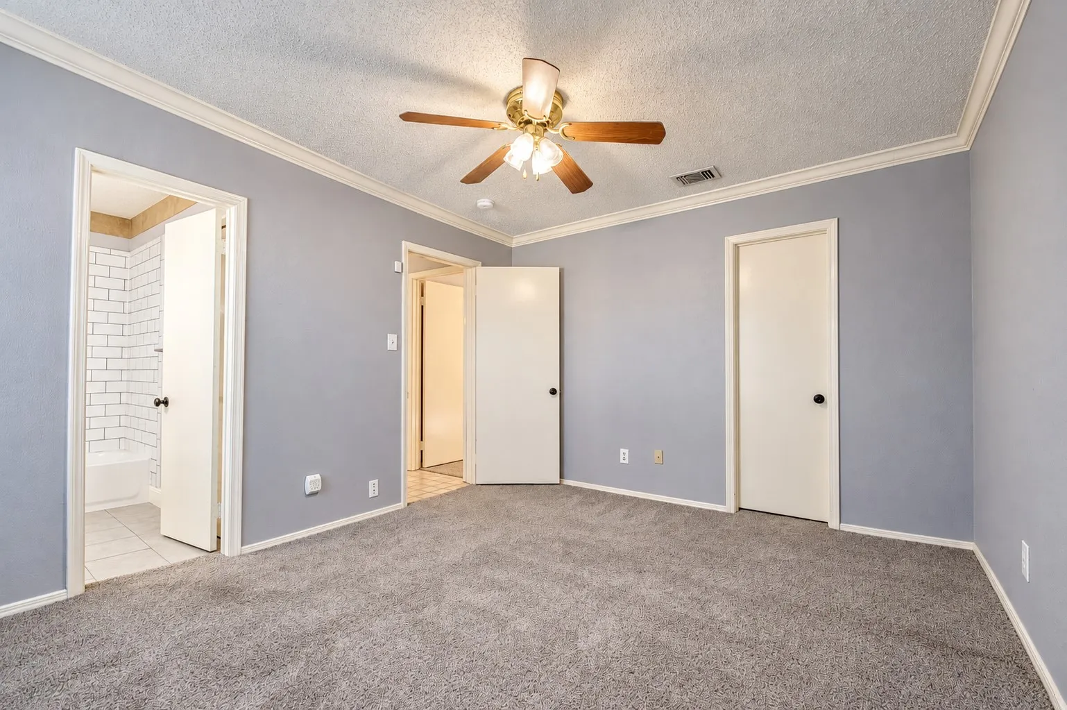 Single Family Residence For Sale in Dallas County , 1527 Hancock Drive, Mesquite, Texas 75149, 2 Bedroom, 3 Bathroom, 2 Garage spaces, 1,468 Sqft, built in 1984, mls#21403213, Real Estate Agent in Mesquite, Homes For Sale in Dallas county, Homes For Sale in Mesquite, Realtor in Mesquite Texas, Real Estate Brokerage Independent Realty Texas, Luminita Cordes Realtor