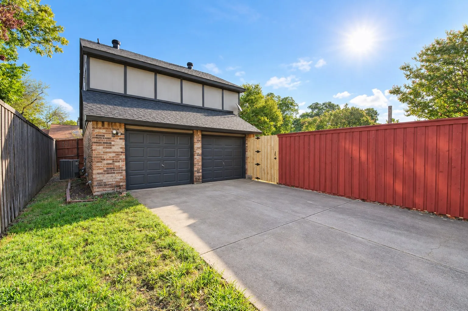 Single Family Residence For Sale in Dallas County , 1527 Hancock Drive, Mesquite, Texas 75149, 2 Bedroom, 3 Bathroom, 2 Garage spaces, 1,468 Sqft, built in 1984, mls#21403213, Real Estate Agent in Mesquite, Homes For Sale in Dallas county, Homes For Sale in Mesquite, Realtor in Mesquite Texas, Real Estate Brokerage Independent Realty Texas, Luminita Cordes Realtor