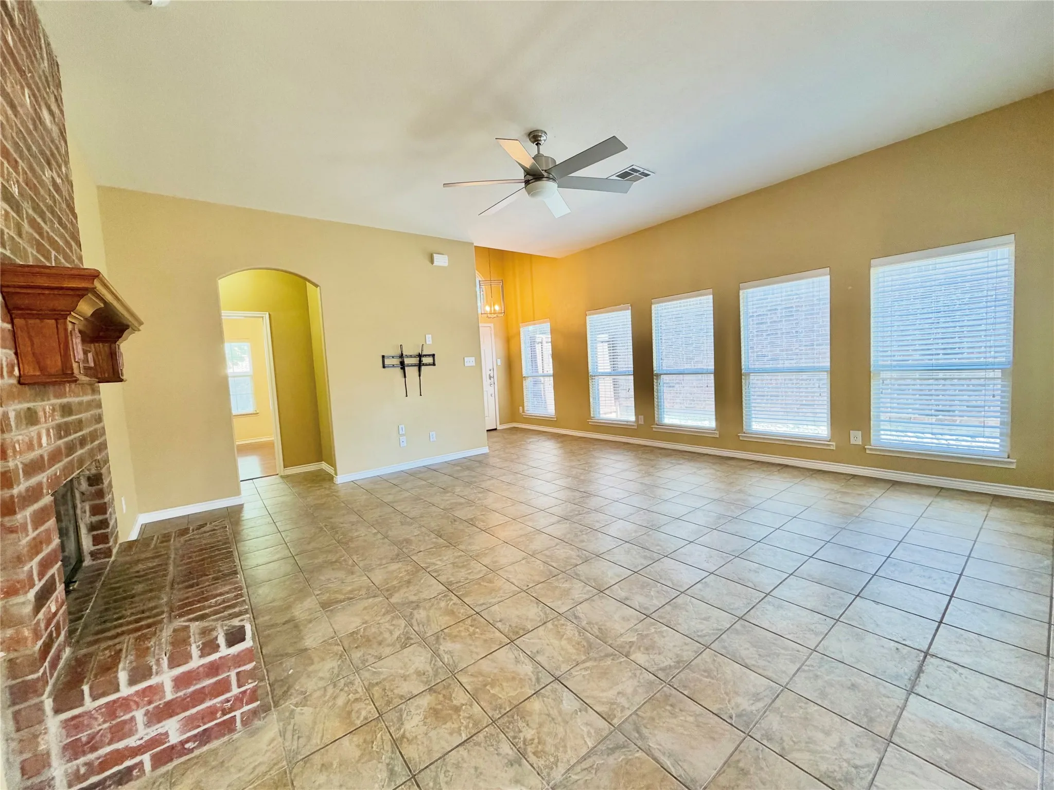 Single Family Residence For Rent in Collin County , 9269 Penton Place, Frisco, Texas 75035, 3 Bedroom, 2 Bathroom, 2 Garage spaces, 1,785 Sqft, built in 2005, mls#21407217, Real Estate Agent in Frisco, Homes For Rent in Collin county, Homes For Rent in Frisco, Realtor in Frisco Texas, Real Estate Brokerage Independent Realty Texas, Luminita Cordes Realtor