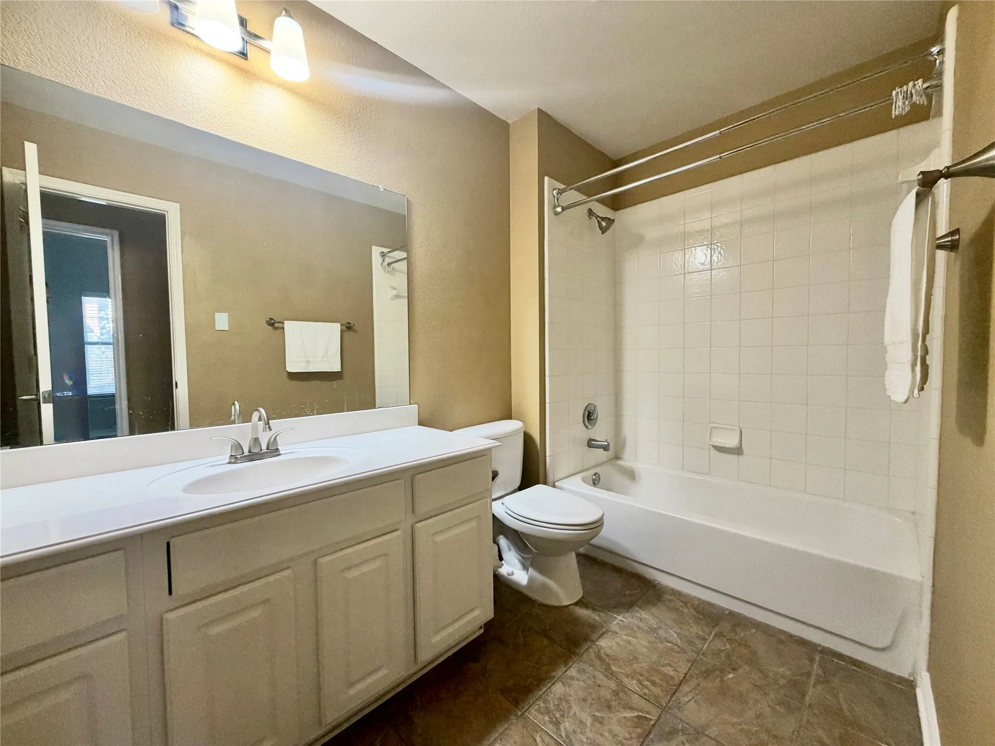 Single Family Residence For Rent in Collin County , 9269 Penton Place, Frisco, Texas 75035, 3 Bedroom, 2 Bathroom, 2 Garage spaces, 1,785 Sqft, built in 2005, mls#21407217, Real Estate Agent in Frisco, Homes For Rent in Collin county, Homes For Rent in Frisco, Realtor in Frisco Texas, Real Estate Brokerage Independent Realty Texas, Luminita Cordes Realtor