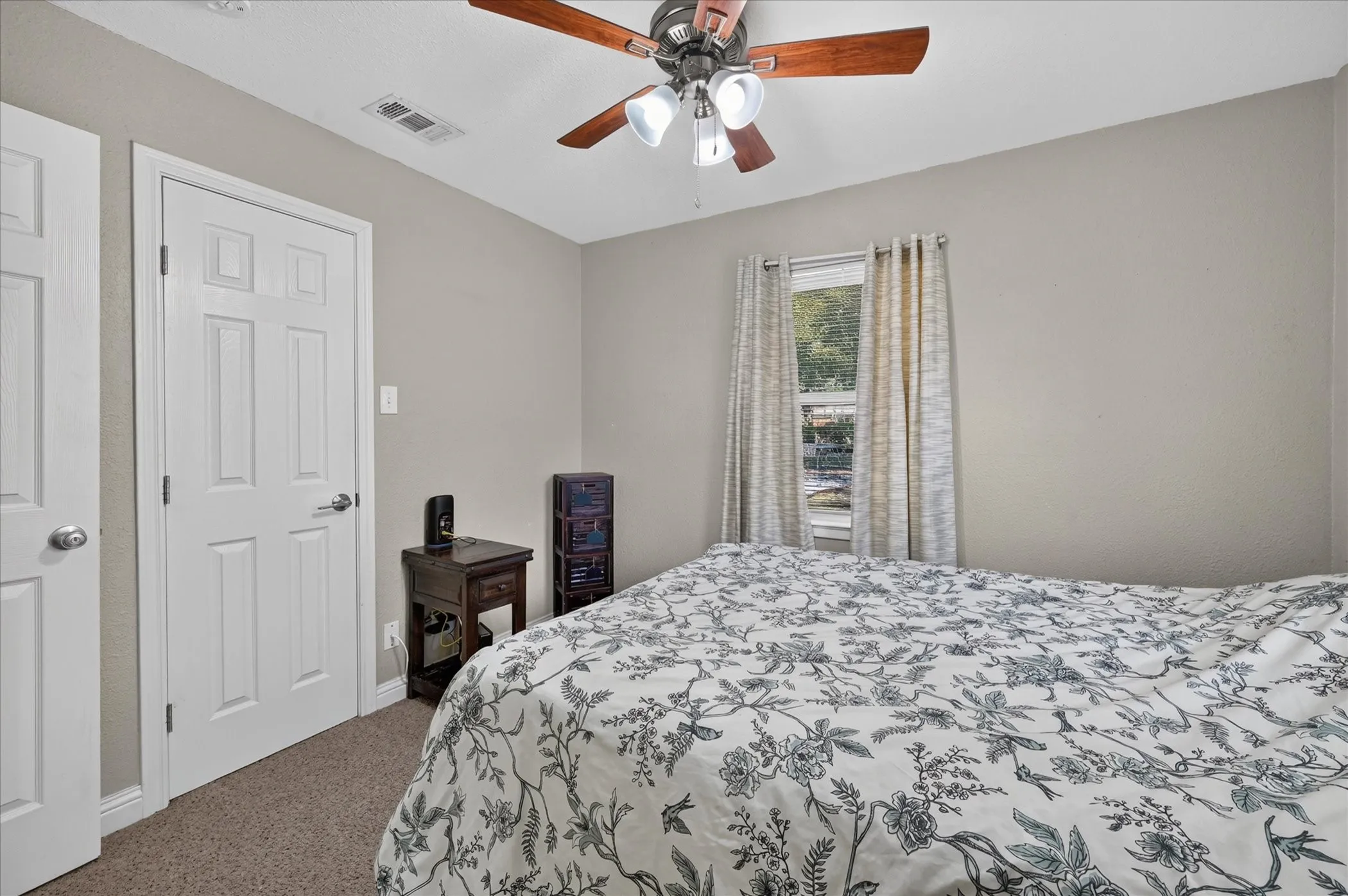 Single Family Residence For Sale in Tarrant County , 1216 Walker Drive, Hurst, Texas 76053, 3 Bedroom, 2 Bathroom, 2 Garage spaces, 1,764 Sqft, built in 1961, mls#21405615, Real Estate Agent in Hurst, Homes For Sale in Tarrant county, Homes For Sale in Hurst, Realtor in Hurst Texas, Real Estate Brokerage Independent Realty Texas, Luminita Cordes Realtor