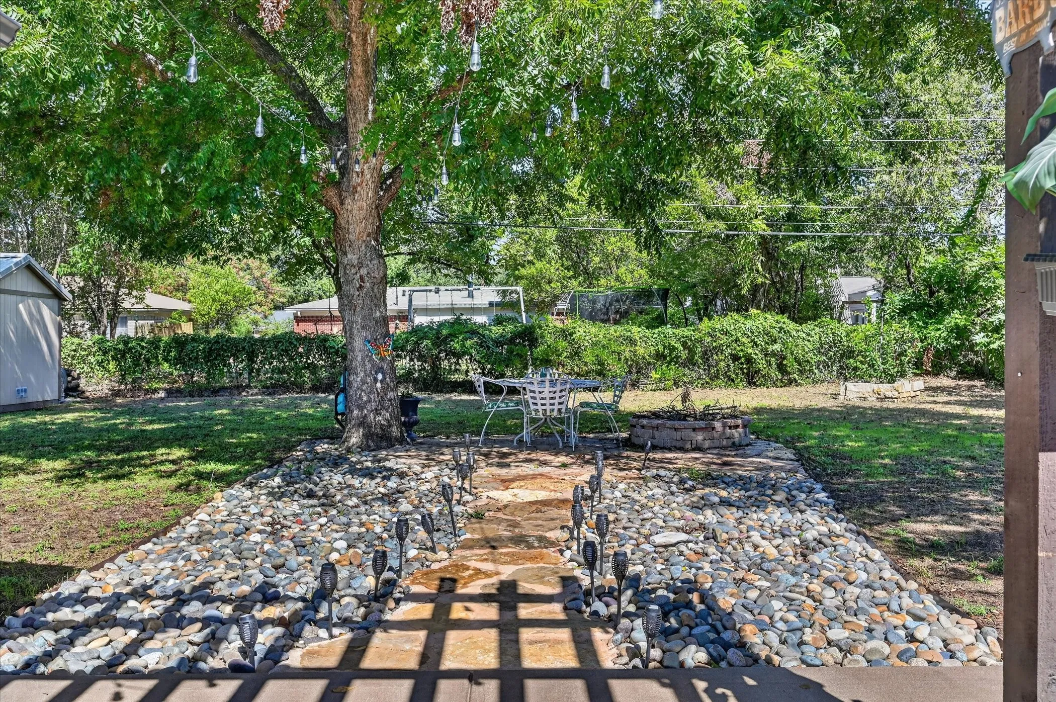 Single Family Residence For Sale in Tarrant County , 1216 Walker Drive, Hurst, Texas 76053, 3 Bedroom, 2 Bathroom, 2 Garage spaces, 1,764 Sqft, built in 1961, mls#21405615, Real Estate Agent in Hurst, Homes For Sale in Tarrant county, Homes For Sale in Hurst, Realtor in Hurst Texas, Real Estate Brokerage Independent Realty Texas, Luminita Cordes Realtor