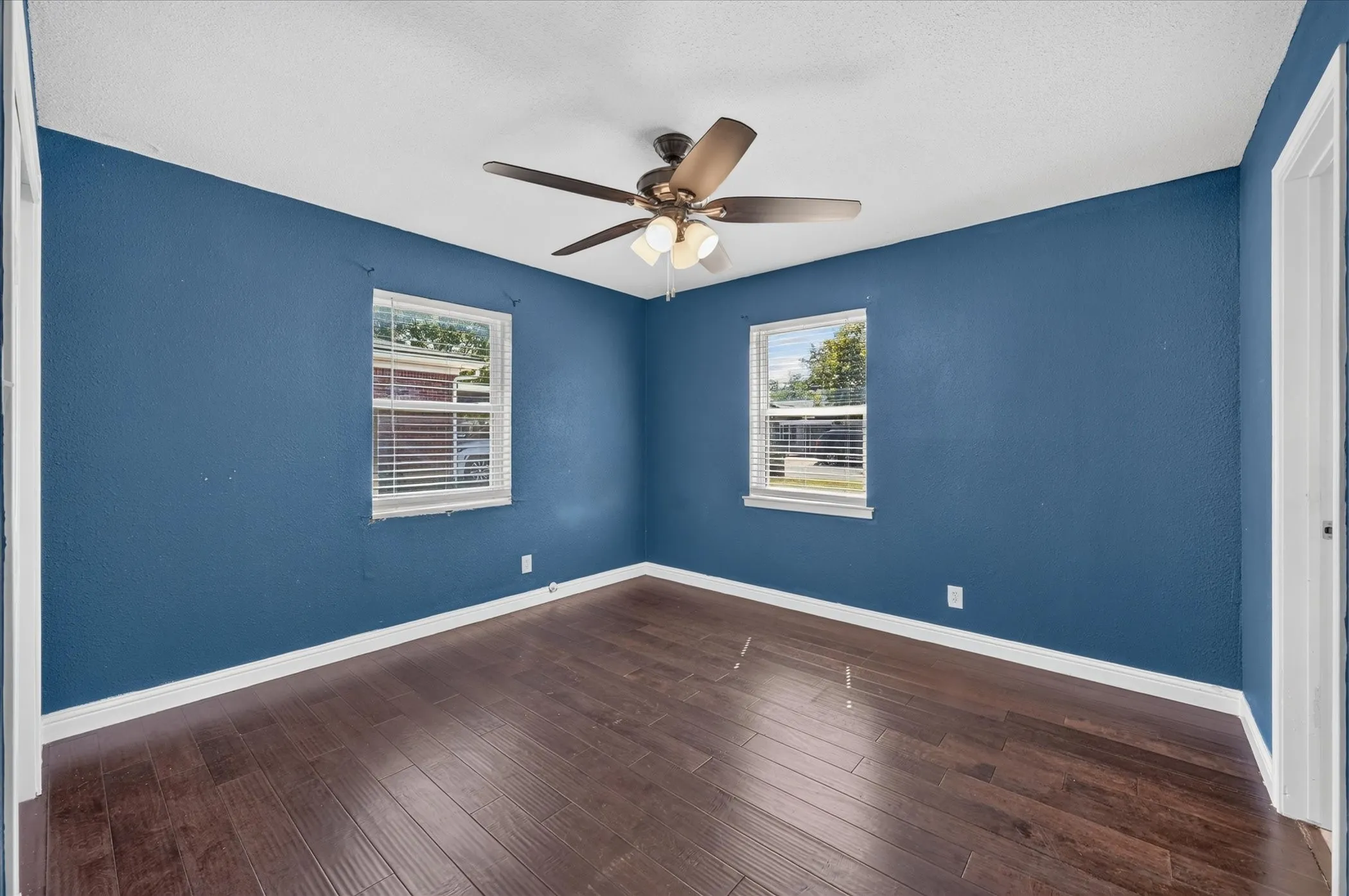 Single Family Residence For Sale in Tarrant County , 1216 Walker Drive, Hurst, Texas 76053, 3 Bedroom, 2 Bathroom, 2 Garage spaces, 1,764 Sqft, built in 1961, mls#21405615, Real Estate Agent in Hurst, Homes For Sale in Tarrant county, Homes For Sale in Hurst, Realtor in Hurst Texas, Real Estate Brokerage Independent Realty Texas, Luminita Cordes Realtor