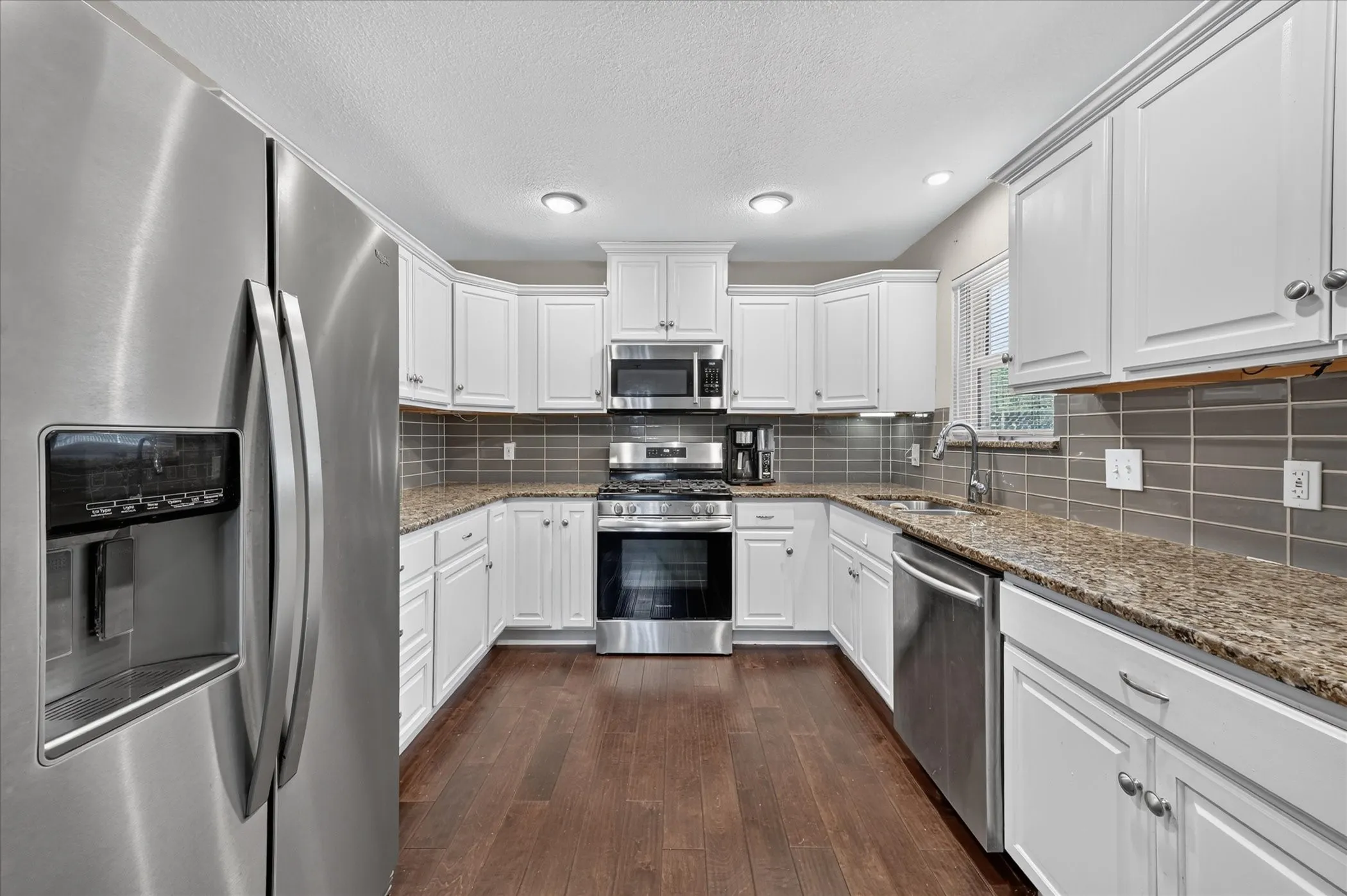 Single Family Residence For Sale in Tarrant County , 1216 Walker Drive, Hurst, Texas 76053, 3 Bedroom, 2 Bathroom, 2 Garage spaces, 1,764 Sqft, built in 1961, mls#21405615, Real Estate Agent in Hurst, Homes For Sale in Tarrant county, Homes For Sale in Hurst, Realtor in Hurst Texas, Real Estate Brokerage Independent Realty Texas, Luminita Cordes Realtor