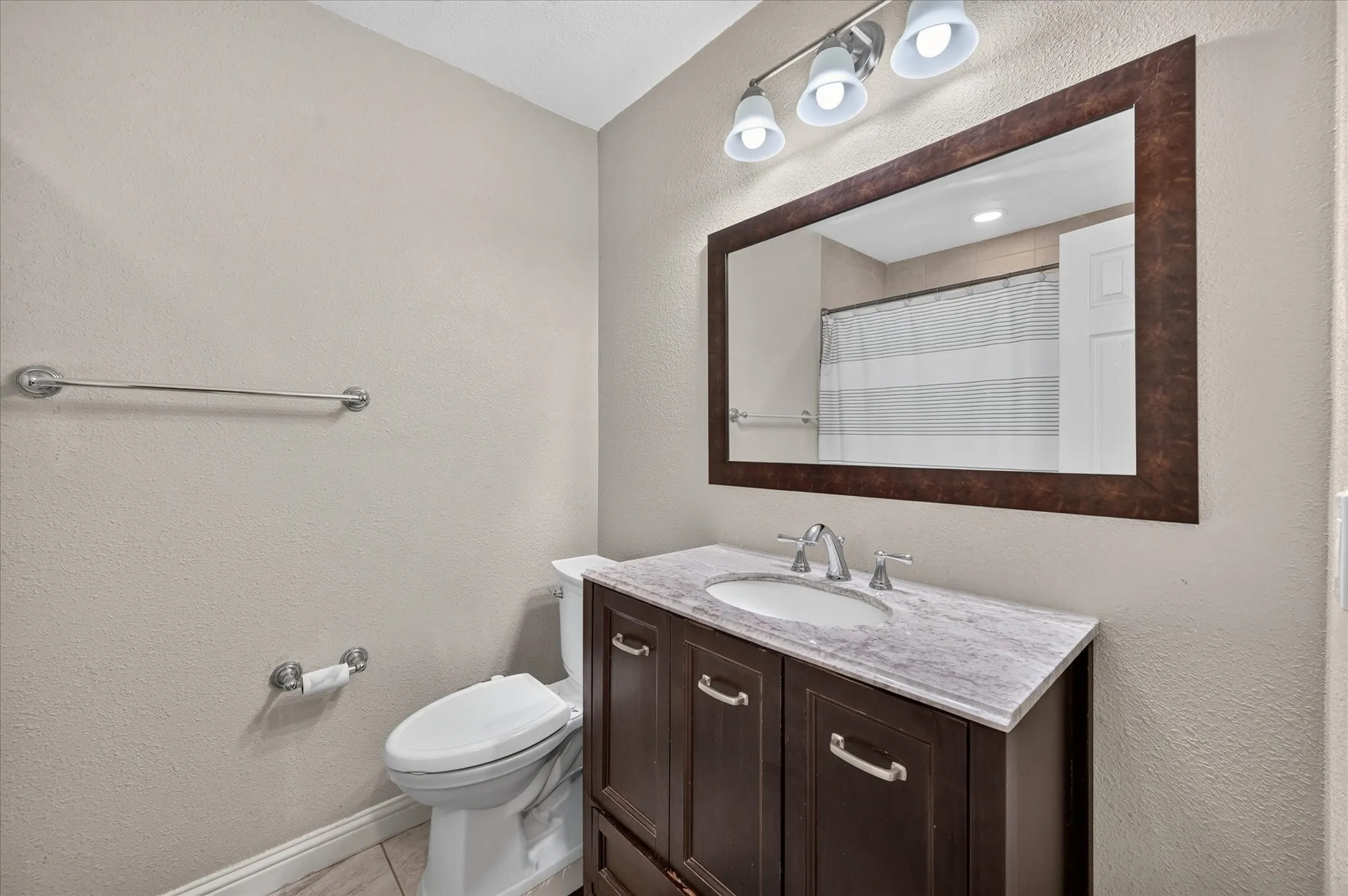 Single Family Residence For Sale in Tarrant County , 1216 Walker Drive, Hurst, Texas 76053, 3 Bedroom, 2 Bathroom, 2 Garage spaces, 1,764 Sqft, built in 1961, mls#21405615, Real Estate Agent in Hurst, Homes For Sale in Tarrant county, Homes For Sale in Hurst, Realtor in Hurst Texas, Real Estate Brokerage Independent Realty Texas, Luminita Cordes Realtor