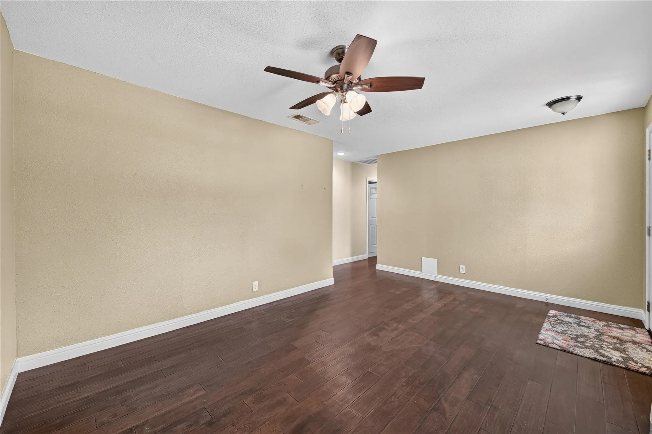 Single Family Residence For Sale in Tarrant County , 1216 Walker Drive, Hurst, Texas 76053, 3 Bedroom, 2 Bathroom, 2 Garage spaces, 1,764 Sqft, built in 1961, mls#21405615, Real Estate Agent in Hurst, Homes For Sale in Tarrant county, Homes For Sale in Hurst, Realtor in Hurst Texas, Real Estate Brokerage Independent Realty Texas, Luminita Cordes Realtor