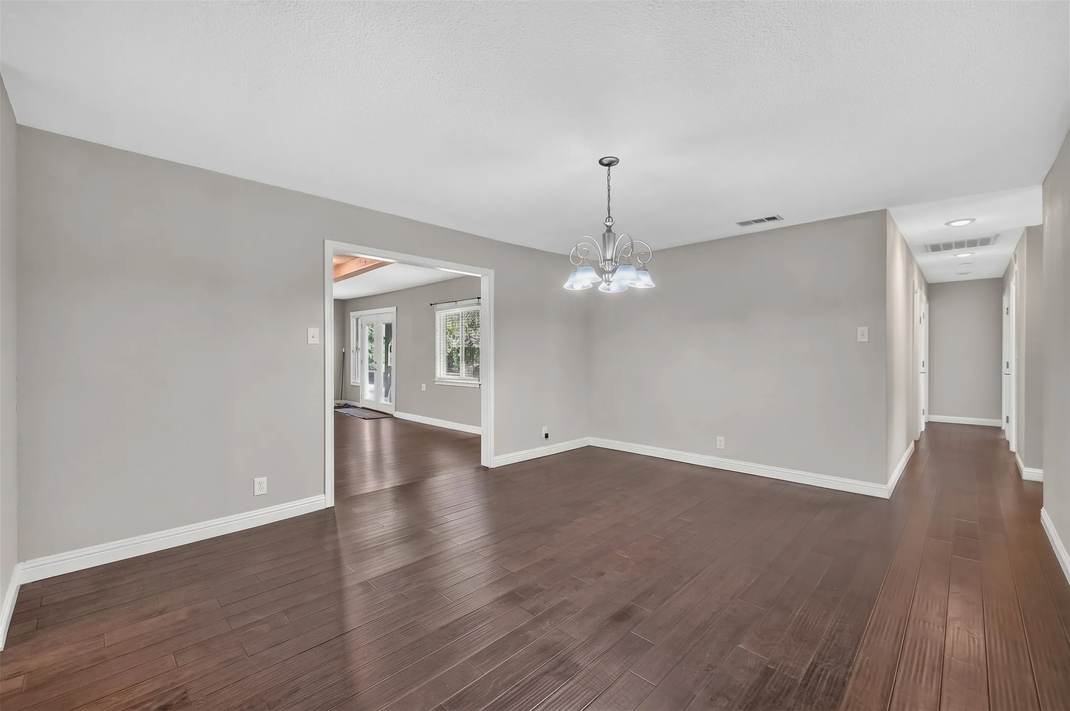 Single Family Residence For Sale in Tarrant County , 1216 Walker Drive, Hurst, Texas 76053, 3 Bedroom, 2 Bathroom, 2 Garage spaces, 1,764 Sqft, built in 1961, mls#21405615, Real Estate Agent in Hurst, Homes For Sale in Tarrant county, Homes For Sale in Hurst, Realtor in Hurst Texas, Real Estate Brokerage Independent Realty Texas, Luminita Cordes Realtor