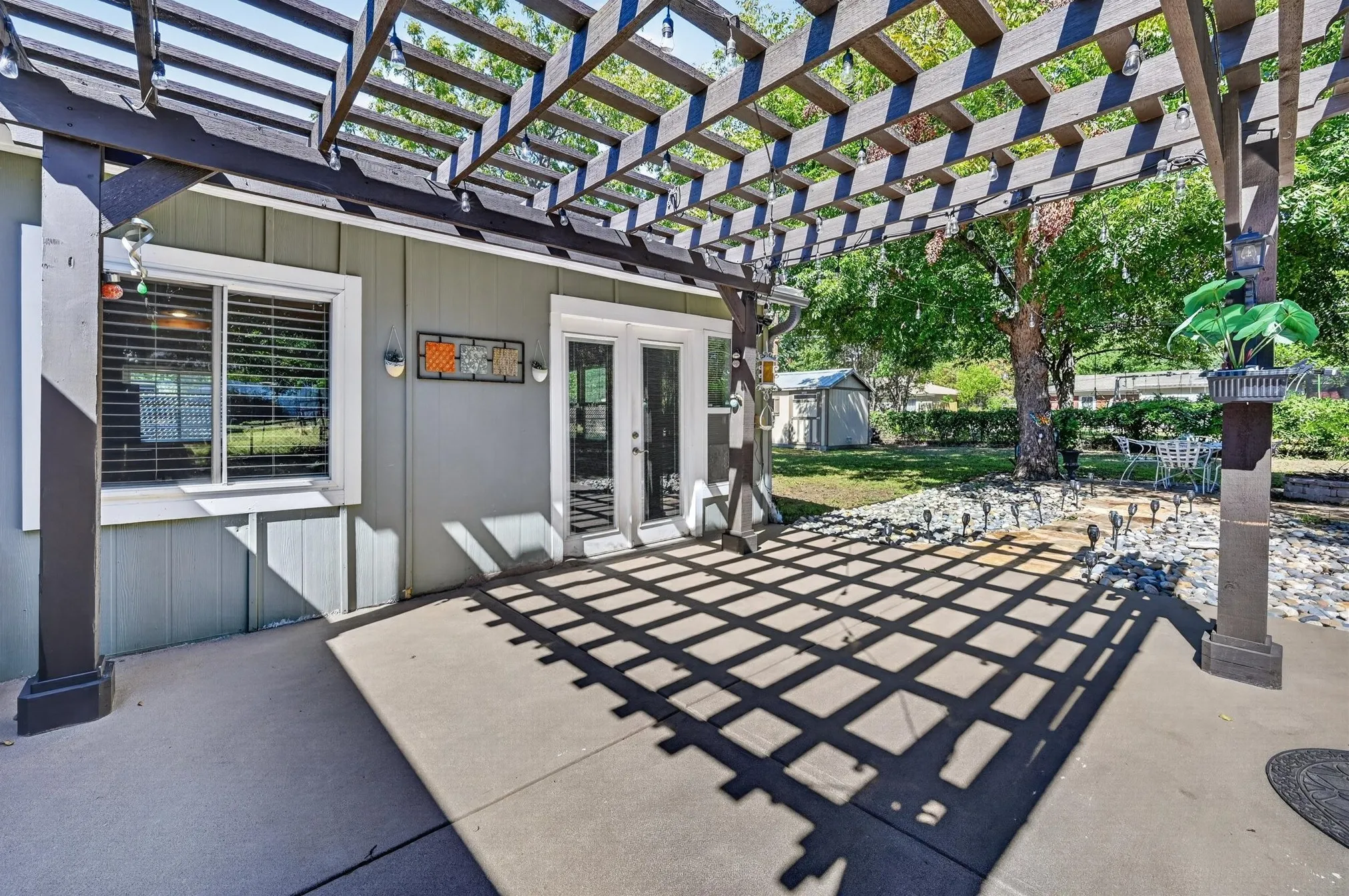 Single Family Residence For Sale in Tarrant County , 1216 Walker Drive, Hurst, Texas 76053, 3 Bedroom, 2 Bathroom, 2 Garage spaces, 1,764 Sqft, built in 1961, mls#21405615, Real Estate Agent in Hurst, Homes For Sale in Tarrant county, Homes For Sale in Hurst, Realtor in Hurst Texas, Real Estate Brokerage Independent Realty Texas, Luminita Cordes Realtor