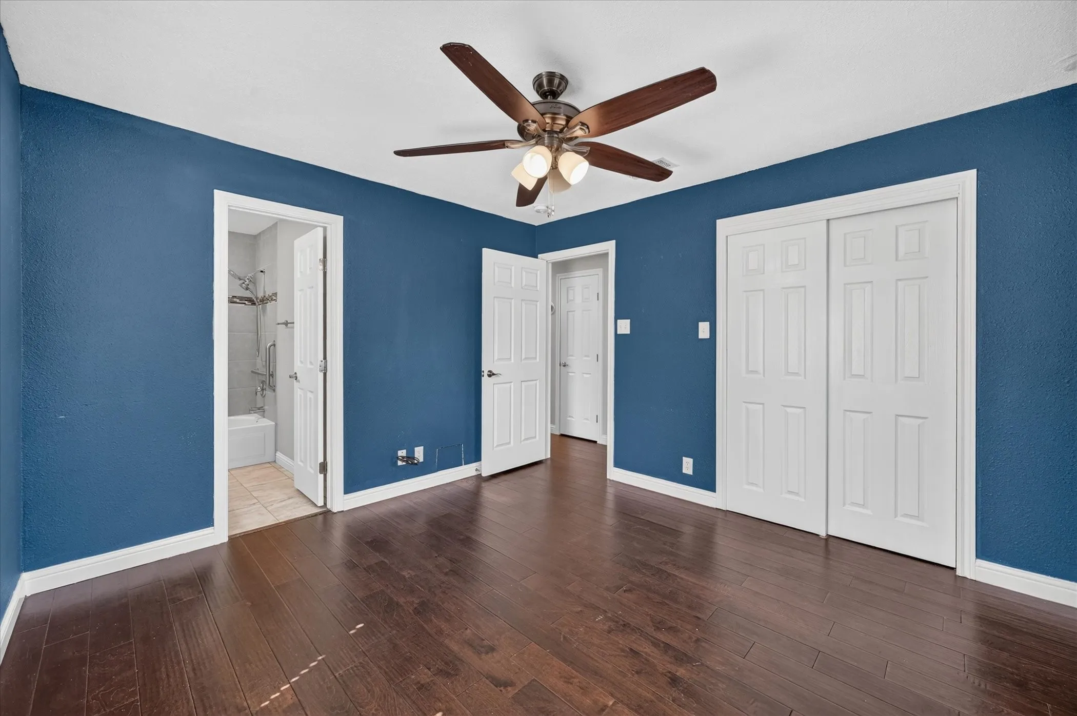 Single Family Residence For Sale in Tarrant County , 1216 Walker Drive, Hurst, Texas 76053, 3 Bedroom, 2 Bathroom, 2 Garage spaces, 1,764 Sqft, built in 1961, mls#21405615, Real Estate Agent in Hurst, Homes For Sale in Tarrant county, Homes For Sale in Hurst, Realtor in Hurst Texas, Real Estate Brokerage Independent Realty Texas, Luminita Cordes Realtor