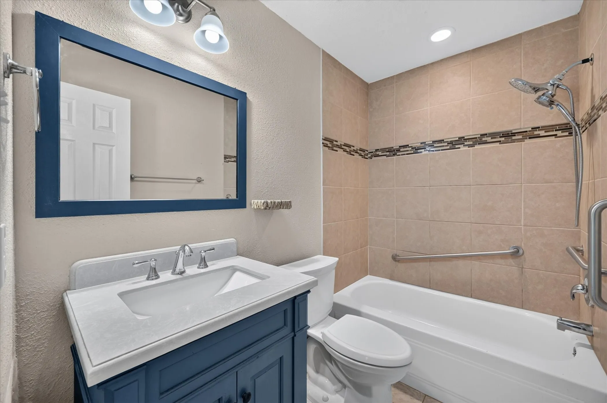 Single Family Residence For Sale in Tarrant County , 1216 Walker Drive, Hurst, Texas 76053, 3 Bedroom, 2 Bathroom, 2 Garage spaces, 1,764 Sqft, built in 1961, mls#21405615, Real Estate Agent in Hurst, Homes For Sale in Tarrant county, Homes For Sale in Hurst, Realtor in Hurst Texas, Real Estate Brokerage Independent Realty Texas, Luminita Cordes Realtor