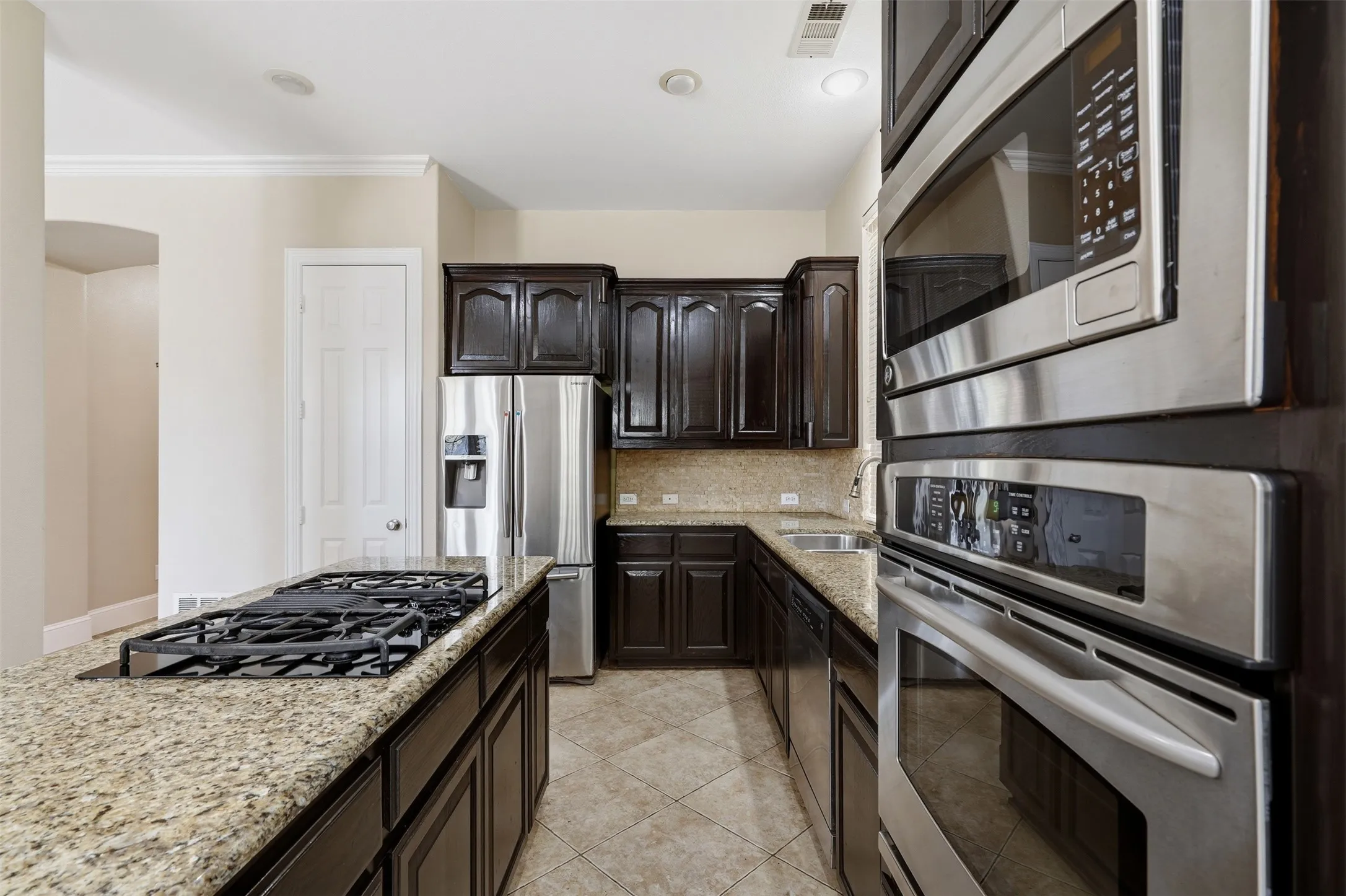 Single Family Residence For Rent in Denton County , 2310 Queen Morgan Lane, Lewisville, Texas 75056, 3 Bedroom, 3 Bathroom, 2 Garage spaces, 2,999 Sqft, built in 2004, mls#21407286, Real Estate Agent in Lewisville, Homes For Rent in Denton county, Homes For Rent in Lewisville, Realtor in Lewisville Texas, Real Estate Brokerage Independent Realty Texas, Luminita Cordes Realtor