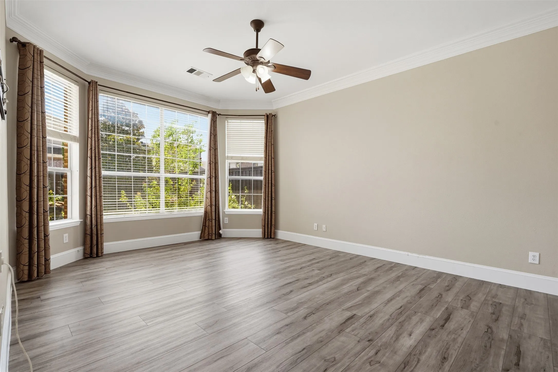 Single Family Residence For Rent in Denton County , 2310 Queen Morgan Lane, Lewisville, Texas 75056, 3 Bedroom, 3 Bathroom, 2 Garage spaces, 2,999 Sqft, built in 2004, mls#21407286, Real Estate Agent in Lewisville, Homes For Rent in Denton county, Homes For Rent in Lewisville, Realtor in Lewisville Texas, Real Estate Brokerage Independent Realty Texas, Luminita Cordes Realtor